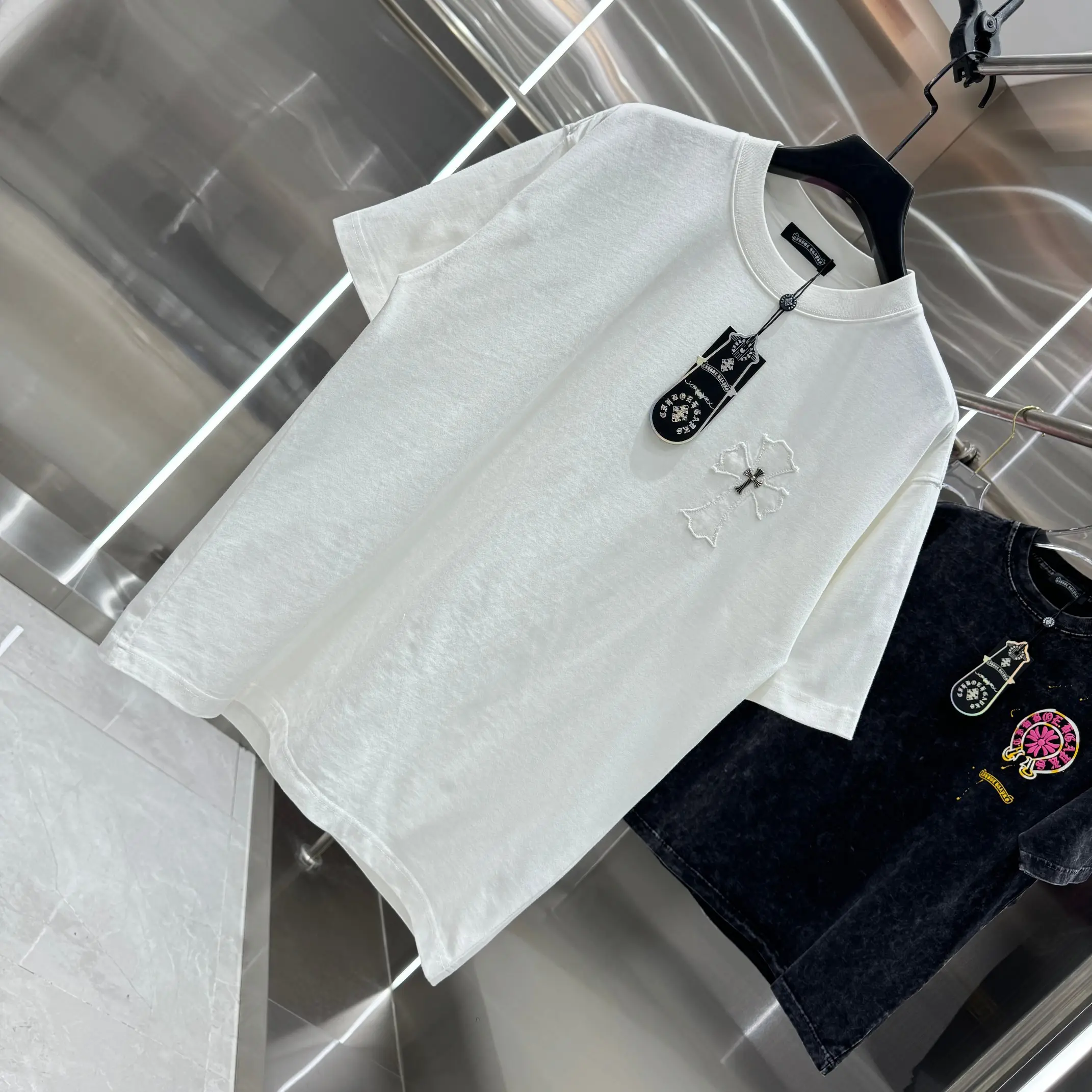 Cross Patch Embroidered Cotton T-Shirt D17013812 — view 3