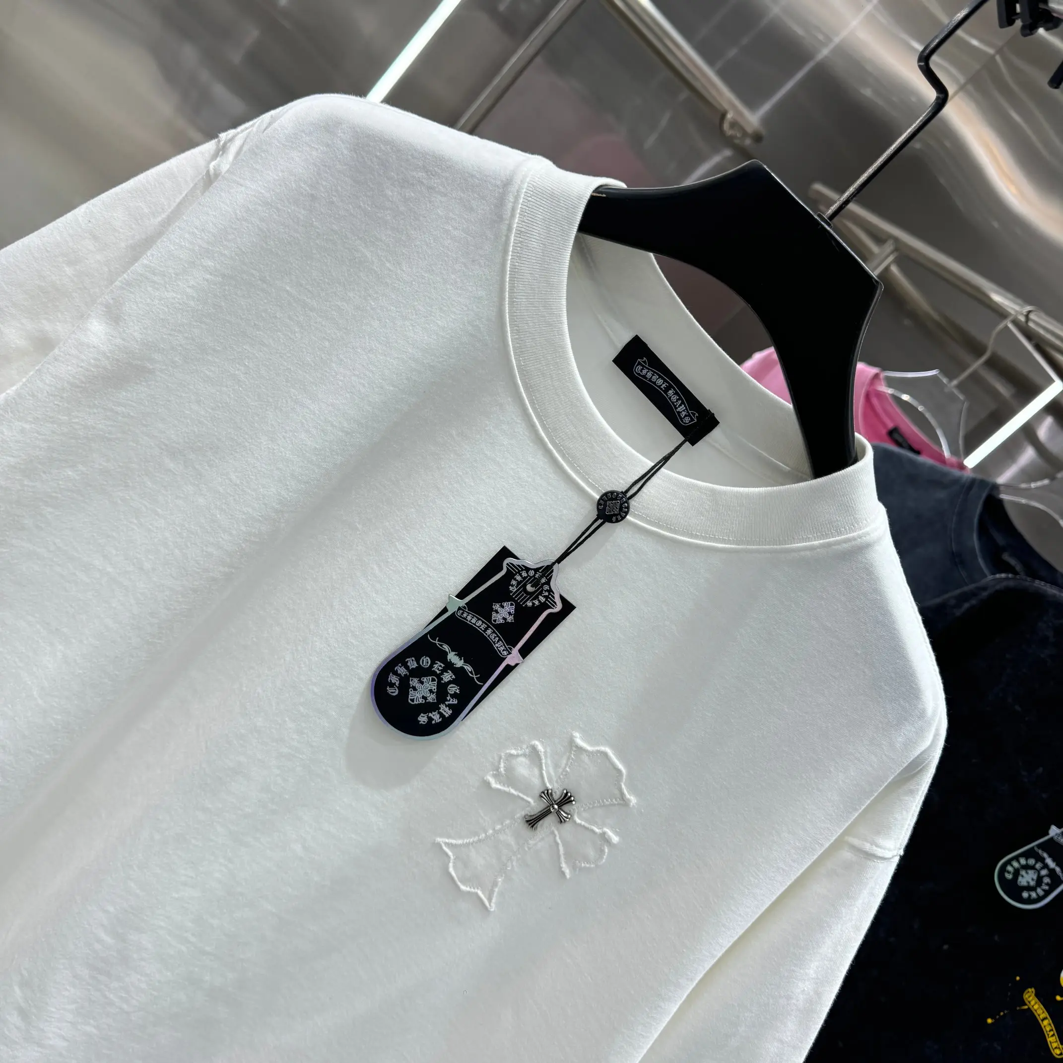 Cross Patch Embroidered Cotton T-Shirt D17013812 — view 4