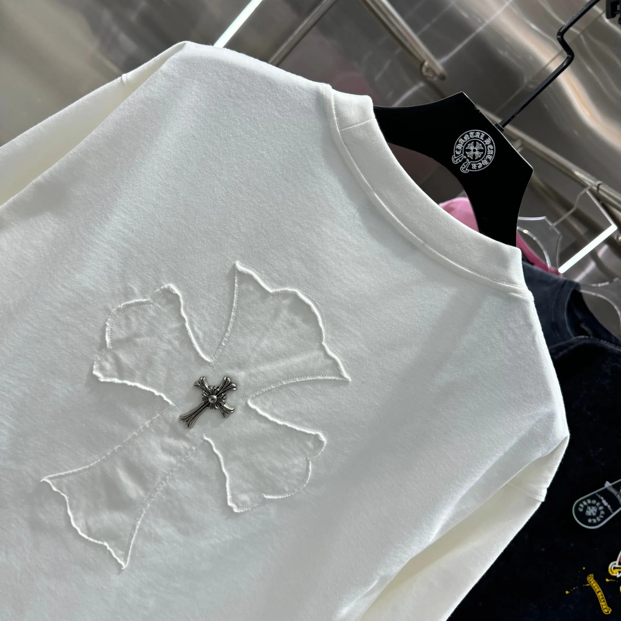 Cross Patch Embroidered Cotton T-Shirt D17013812 — view 5