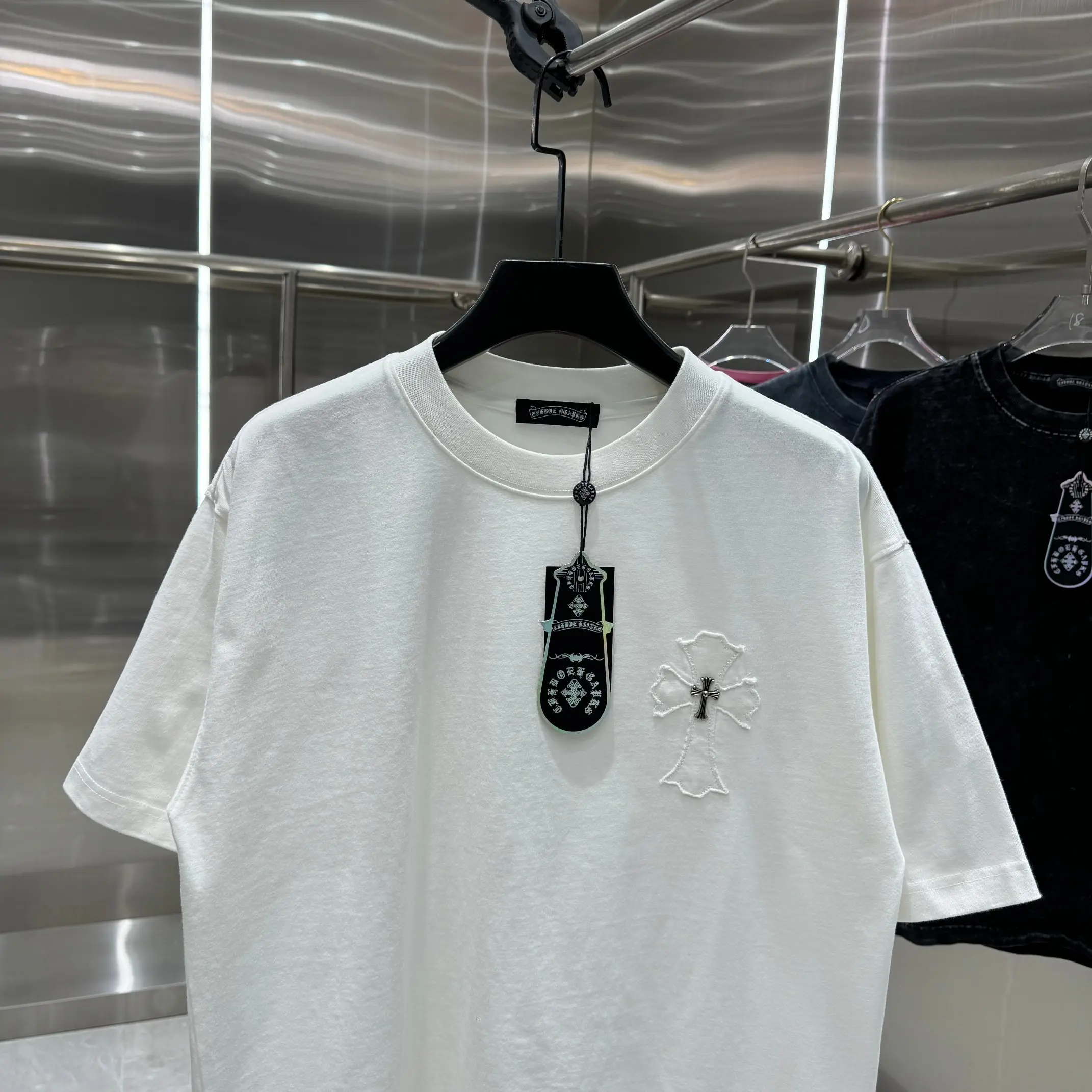 Cross Patch Embroidered Cotton T-Shirt D17013812 — view 6