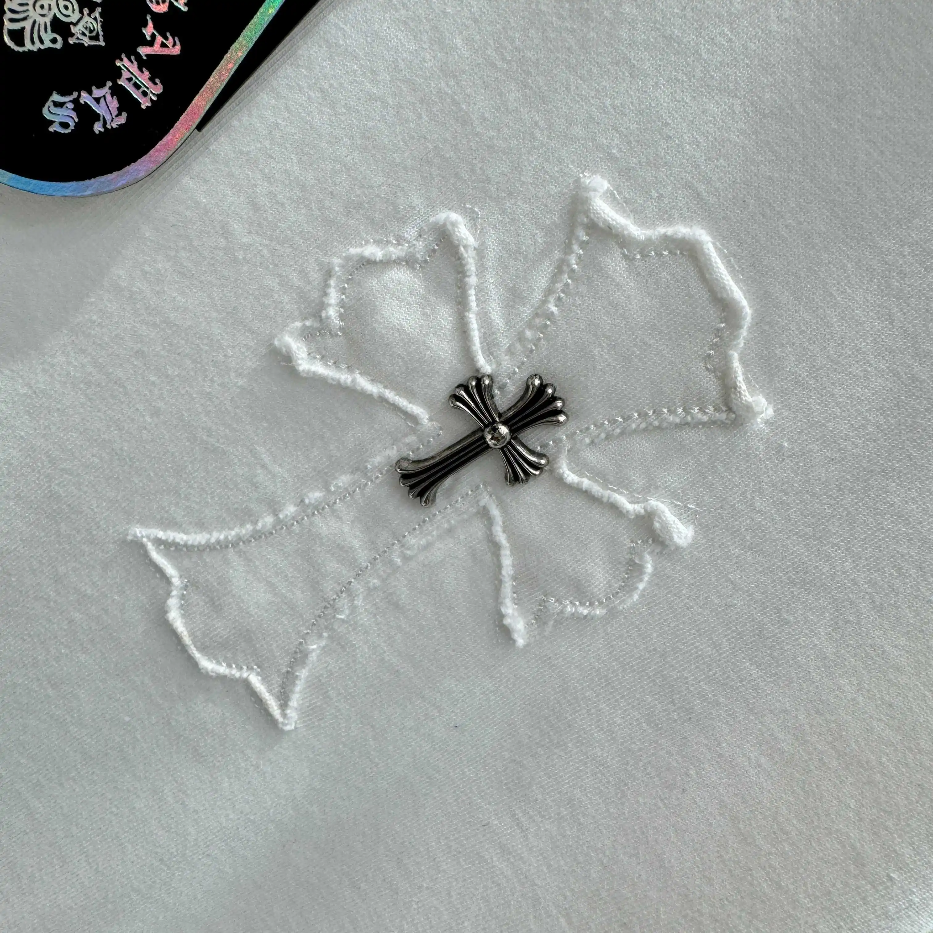 Cross Patch Embroidered Cotton T-Shirt D17013812 — view 8