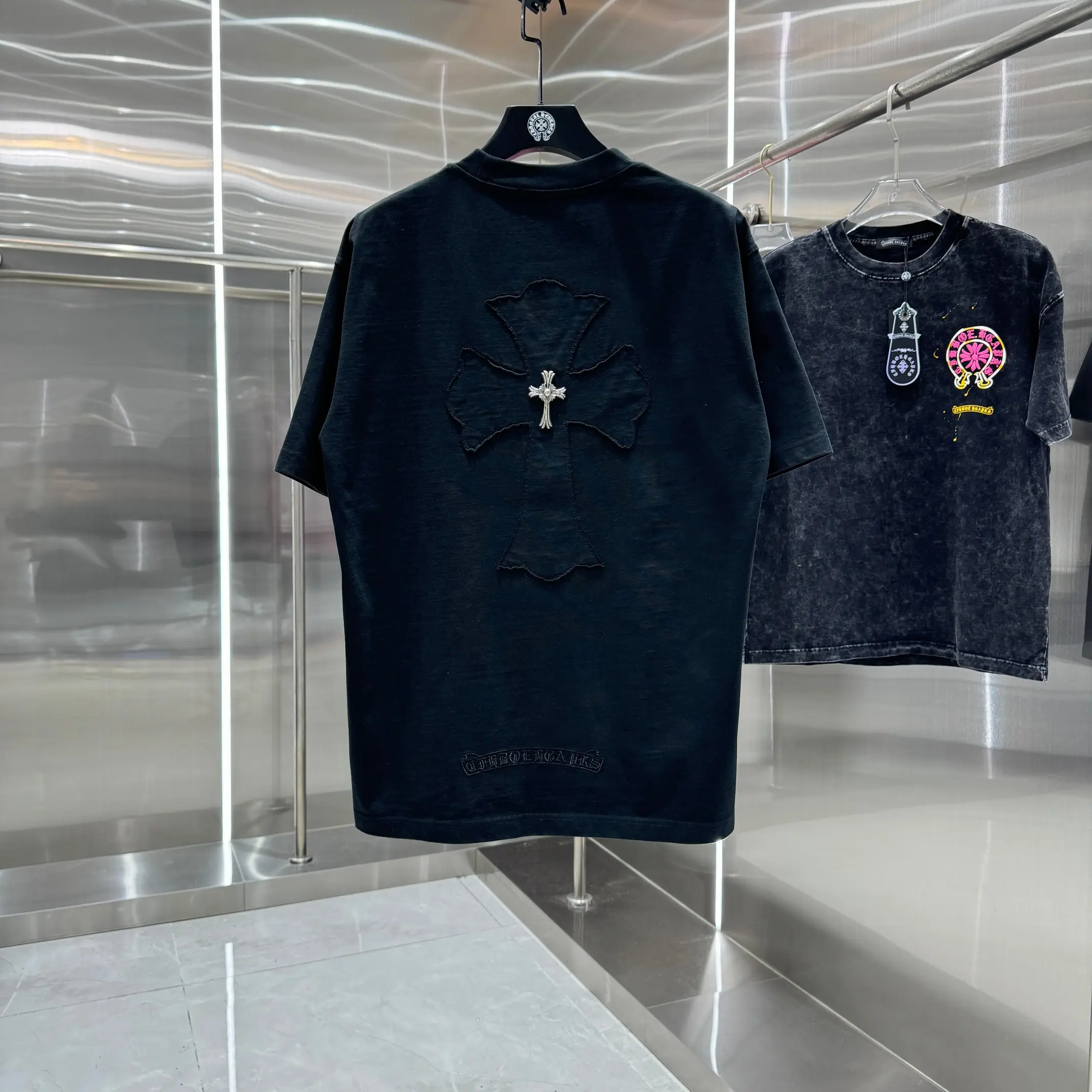Cross Patch Embroidered Cotton T-Shirt D17013813 — view 2