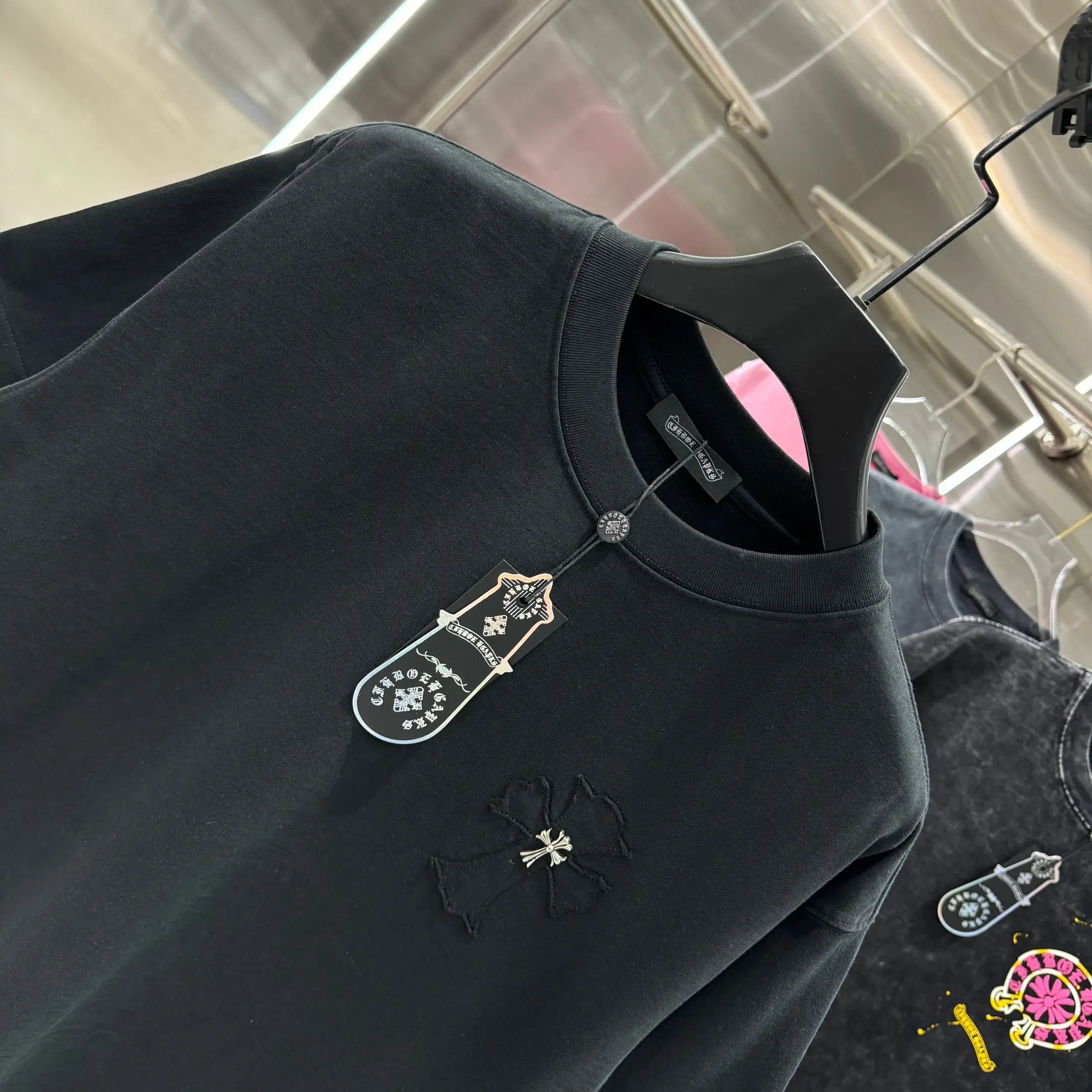 Cross Patch Embroidered Cotton T-Shirt D17013813 — view 4