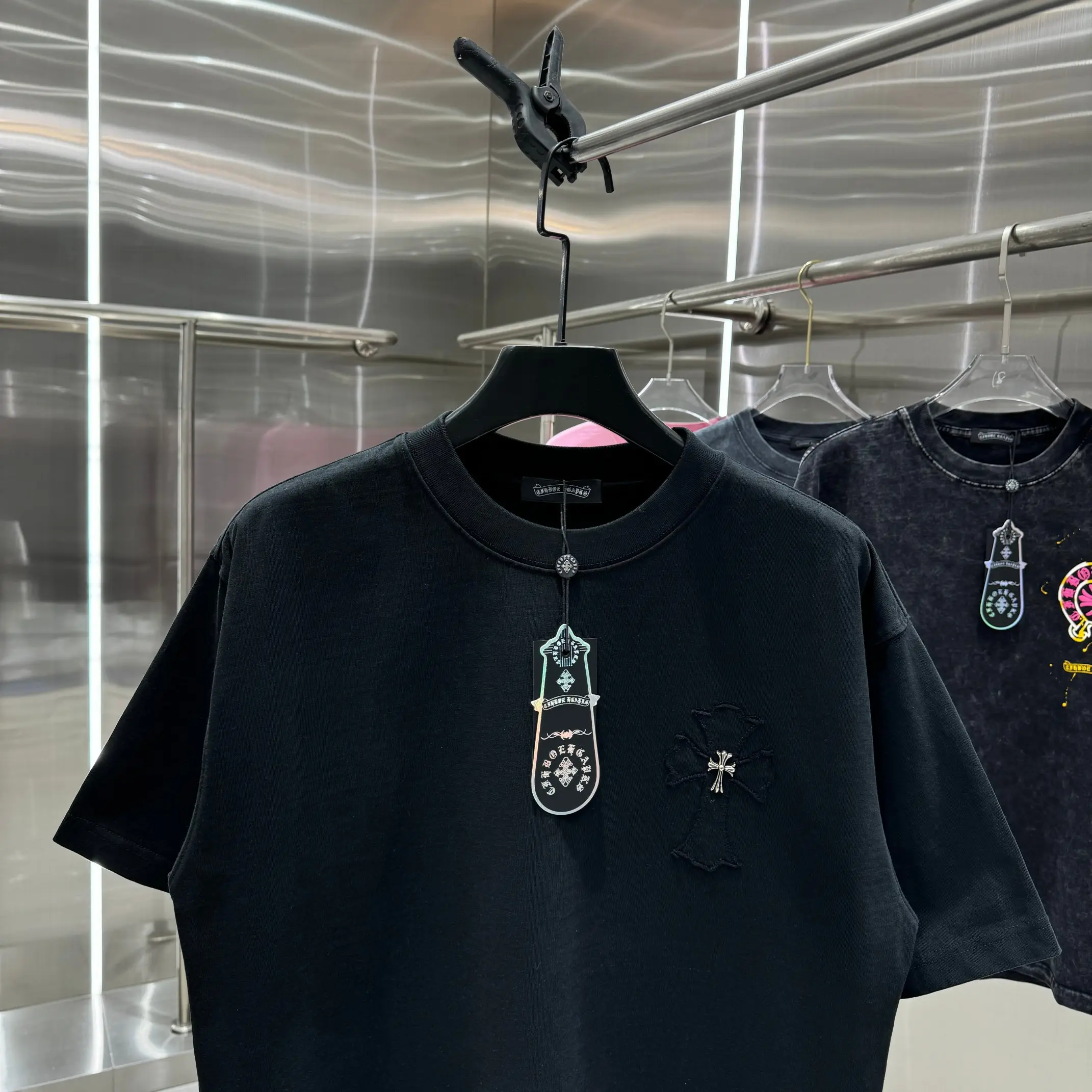 Cross Patch Embroidered Cotton T-Shirt D17013813 — view 6