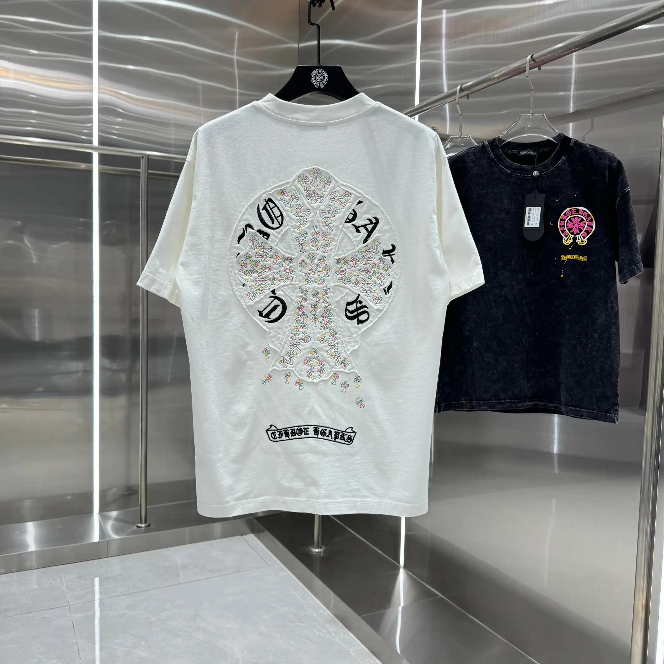 Embroidered Cross Patch Cotton T-Shirt D17013826 — view 2