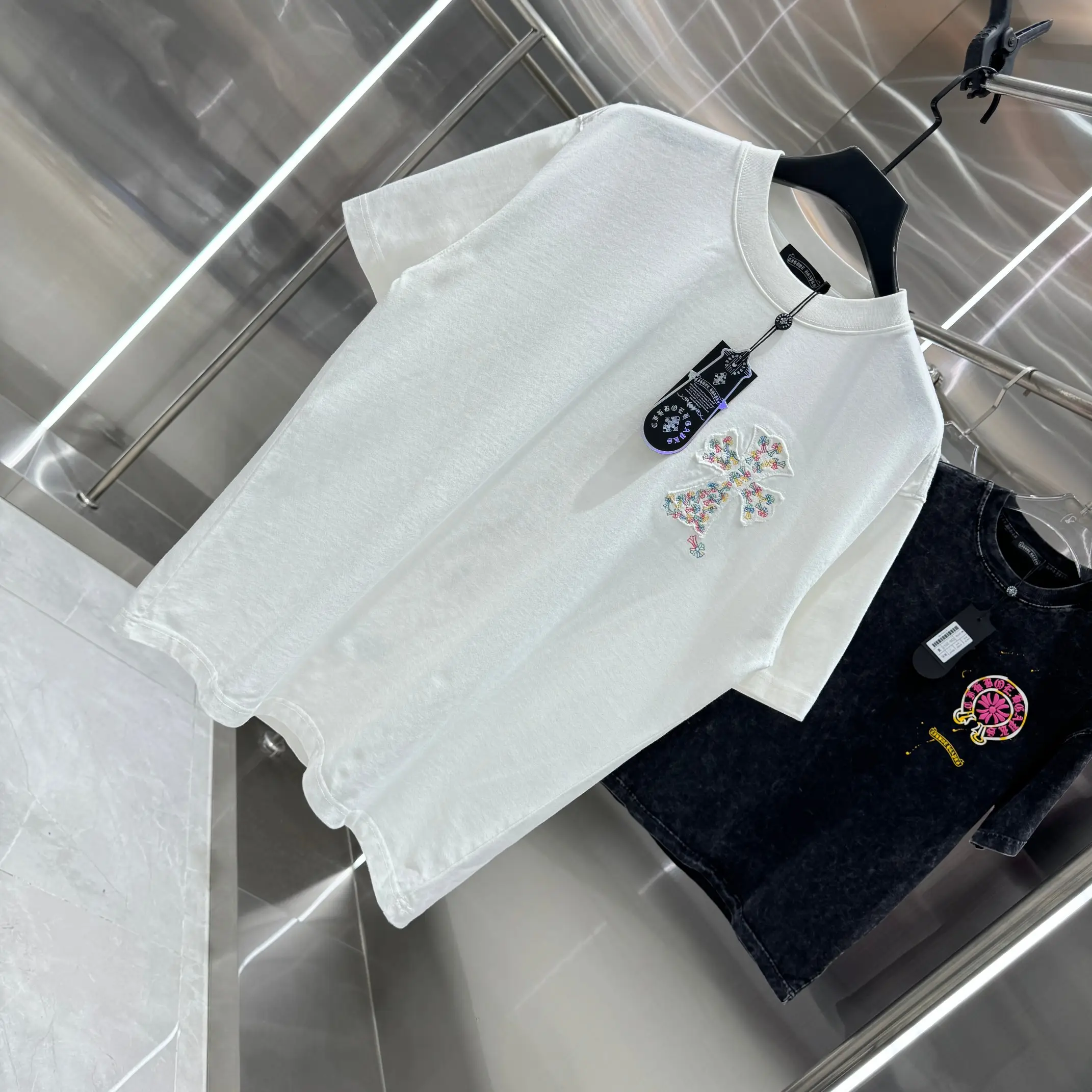 Embroidered Cross Patch Cotton T-Shirt D17013826 — view 3