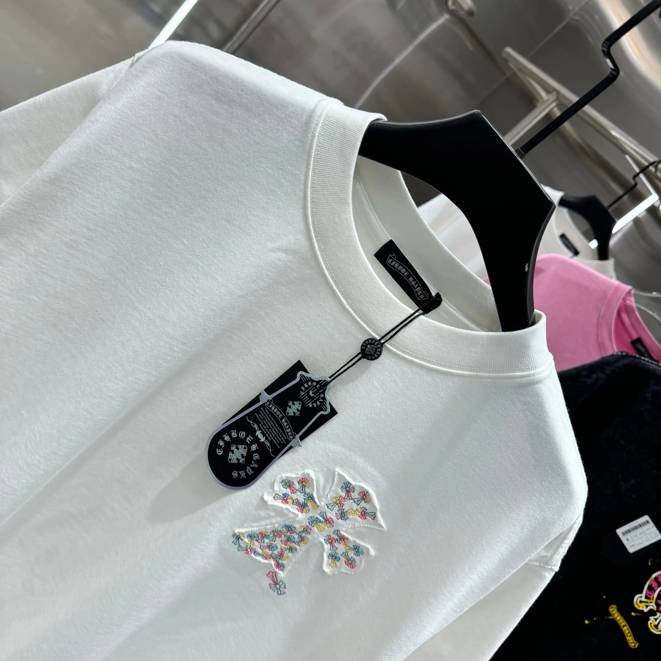Embroidered Cross Patch Cotton T-Shirt D17013826 — view 4