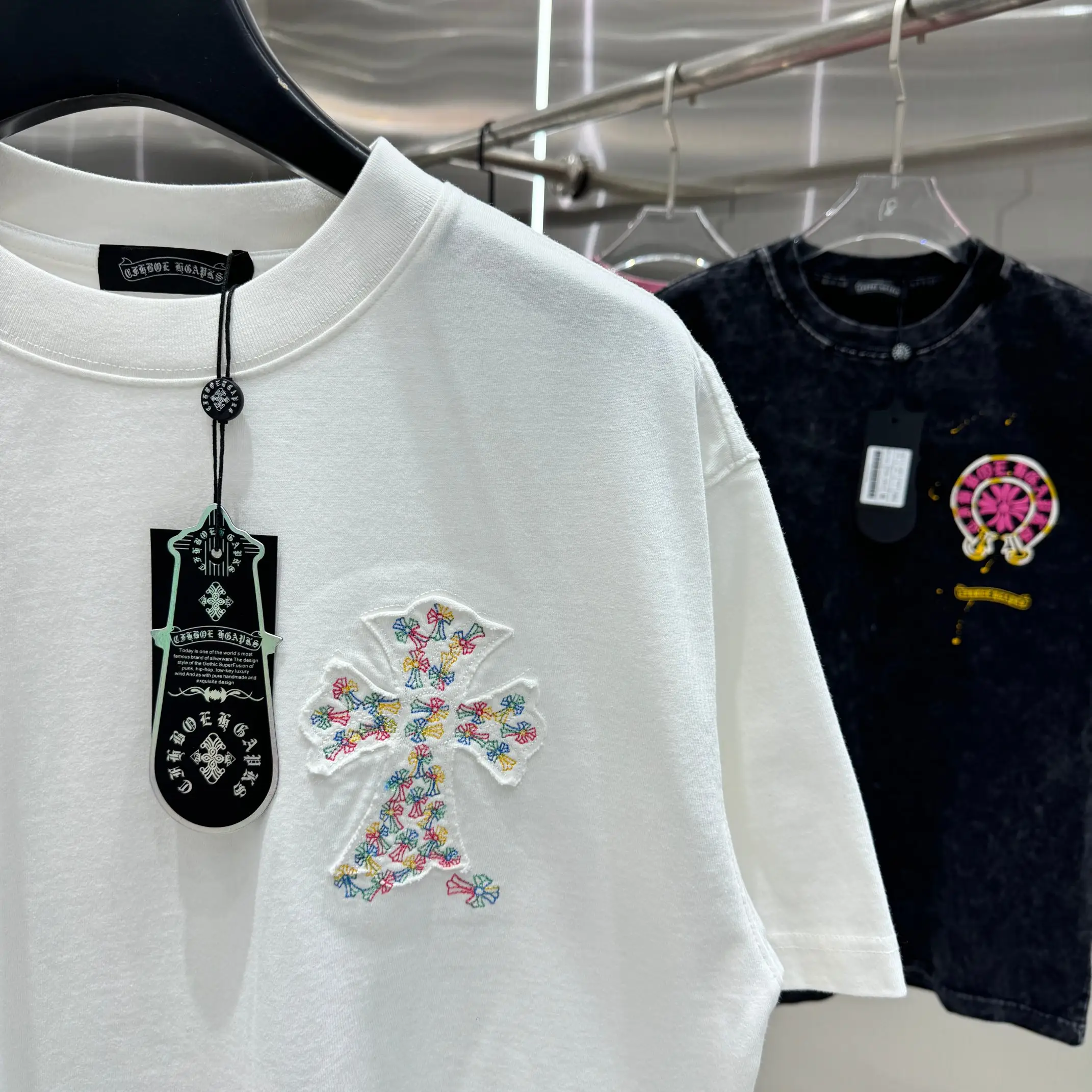 Embroidered Cross Patch Cotton T-Shirt D17013826 — view 7