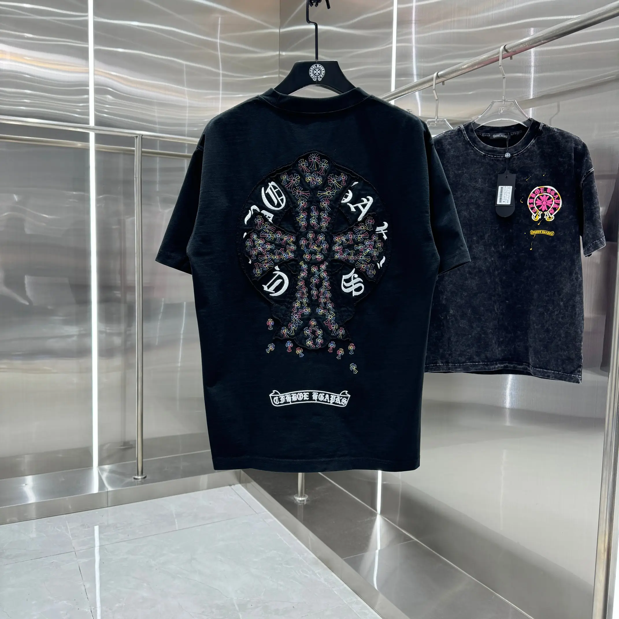 Embroidered Cross Patch Cotton T-Shirt D17013827 — view 2