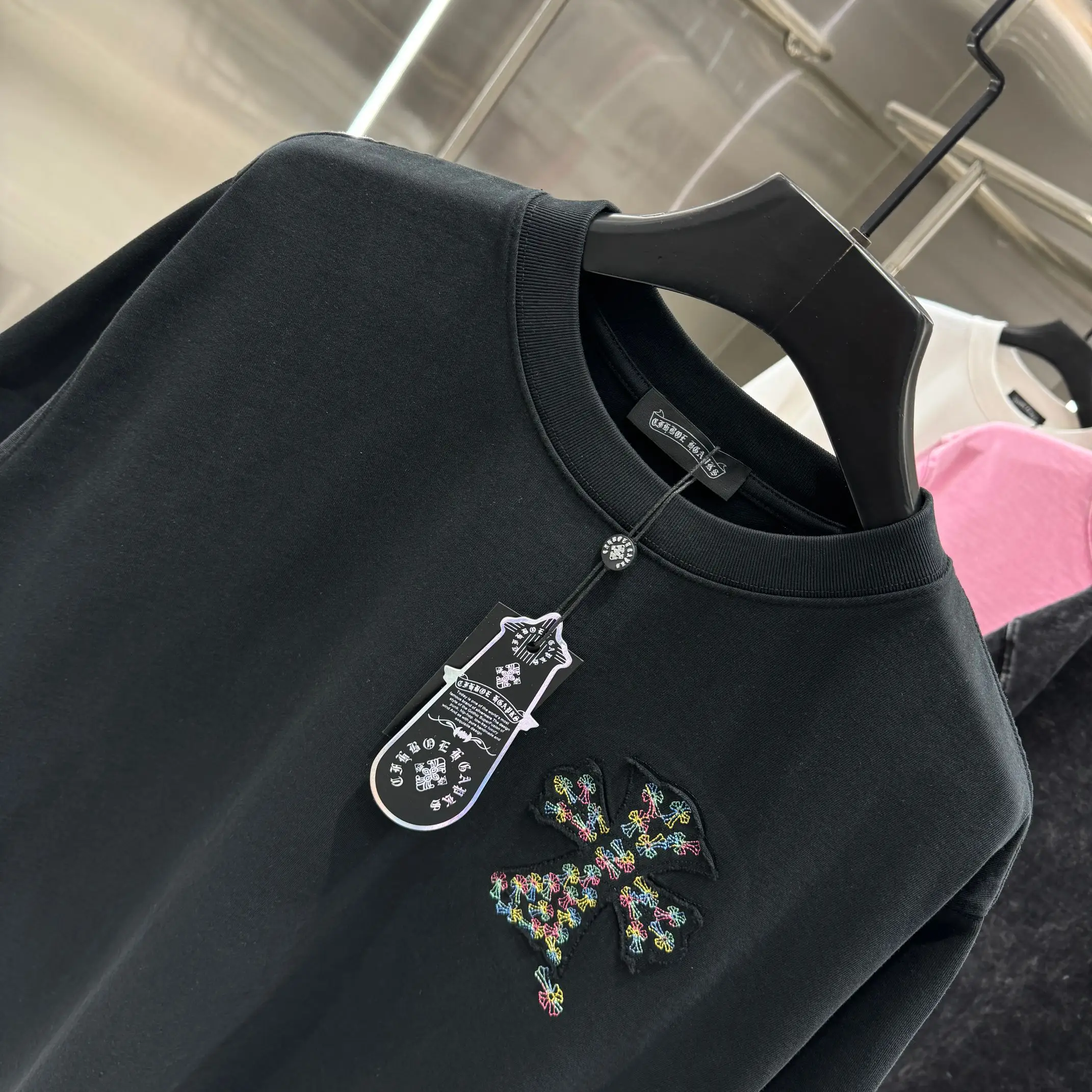 Embroidered Cross Patch Cotton T-Shirt D17013827 — view 4