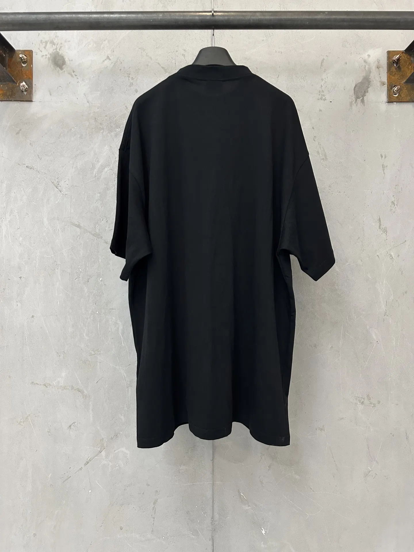 Gothic Logo Print Oversized T-Shirt D17011555 — view 2