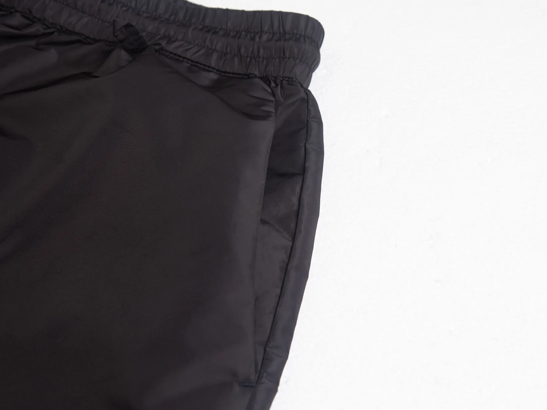 Logo-Plaque Re-Nylon Cargo Shorts D17015814 — view 4