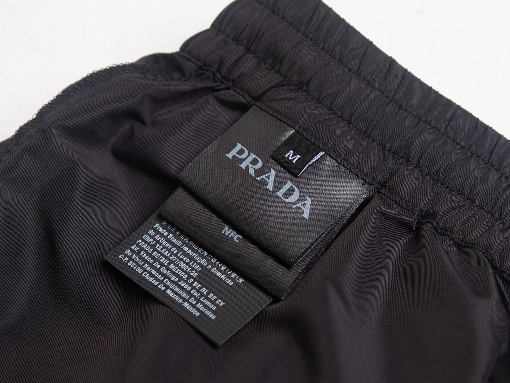 Logo-Plaque Re-Nylon Cargo Shorts D17015814 — view 8