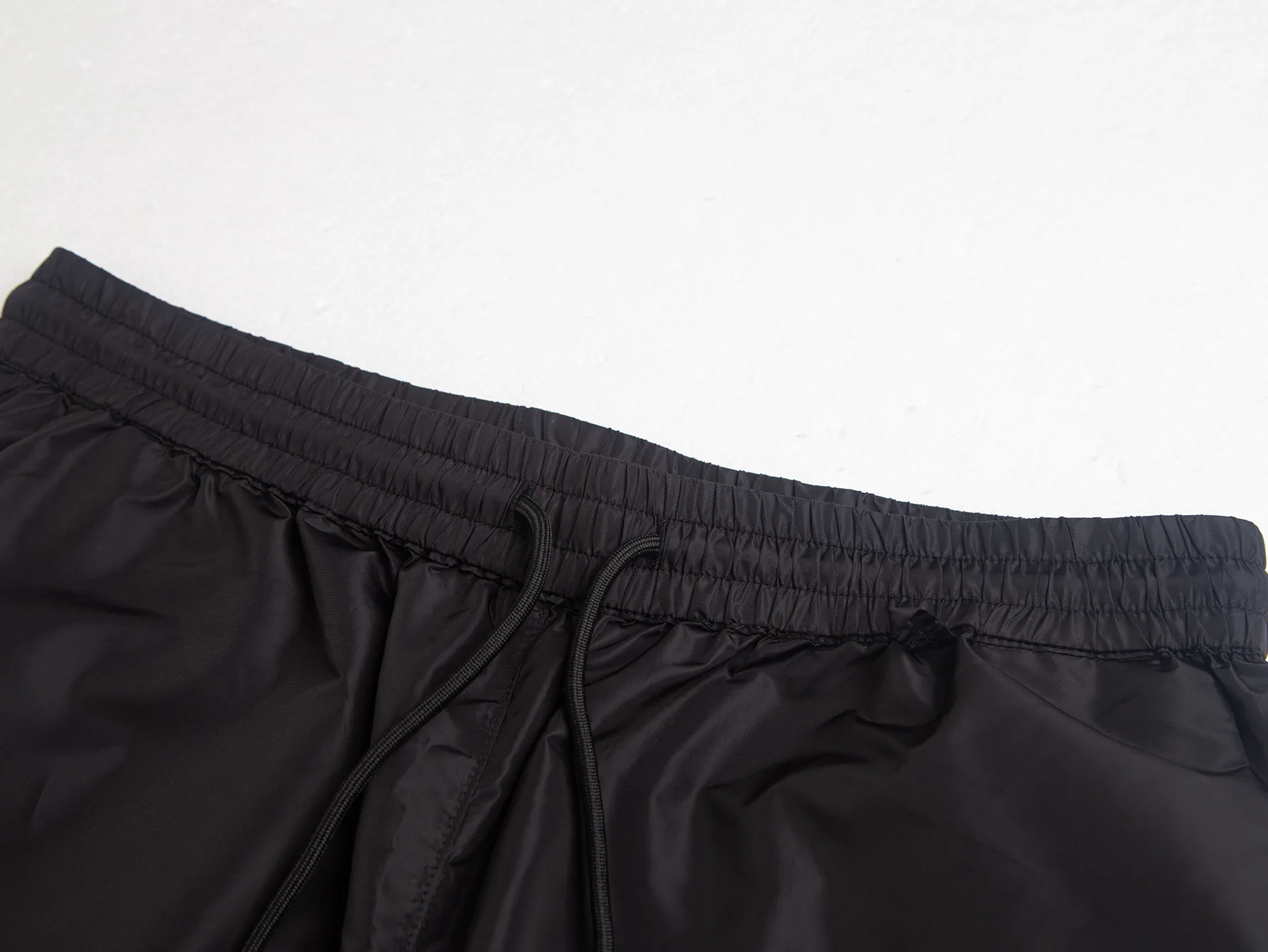 Logo-Plaque Re-Nylon Cargo Shorts D17015814 — view 9