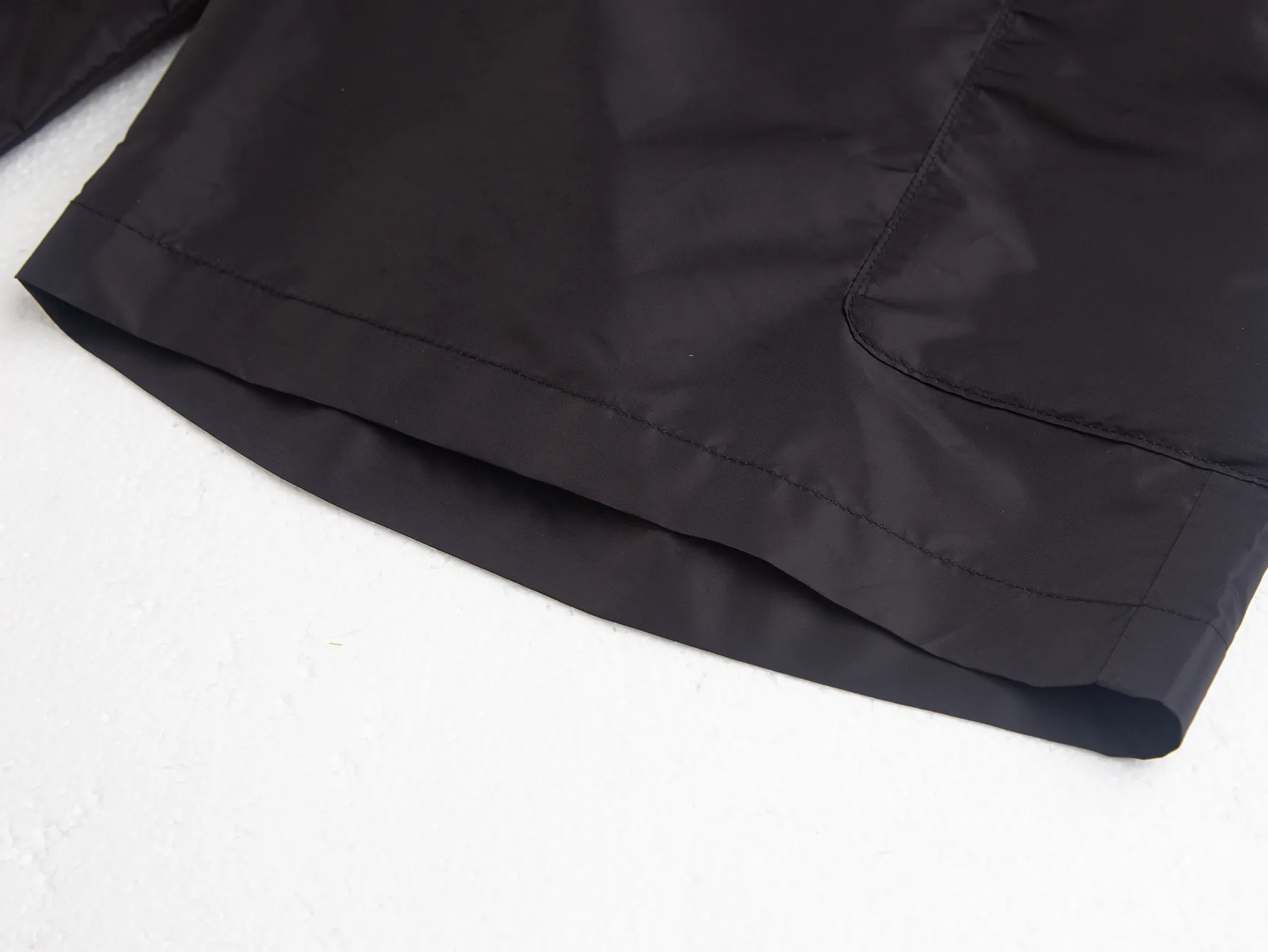 Logo-Plaque Re-Nylon Cargo Shorts D17015814 — view 11