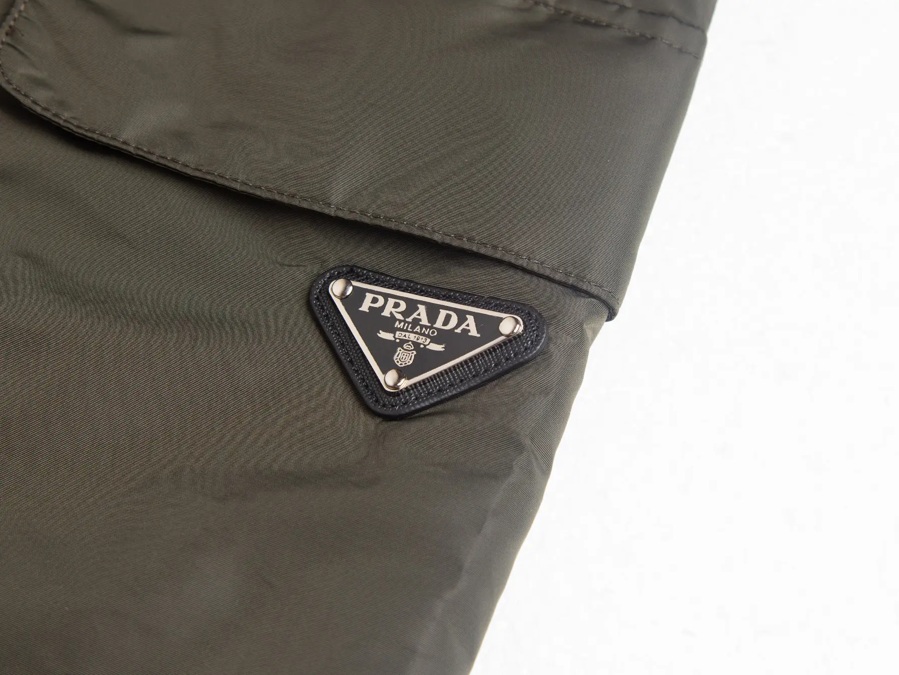 Logo-Appliquéd Re-Nylon Cargo Shorts D17015813 — view 3