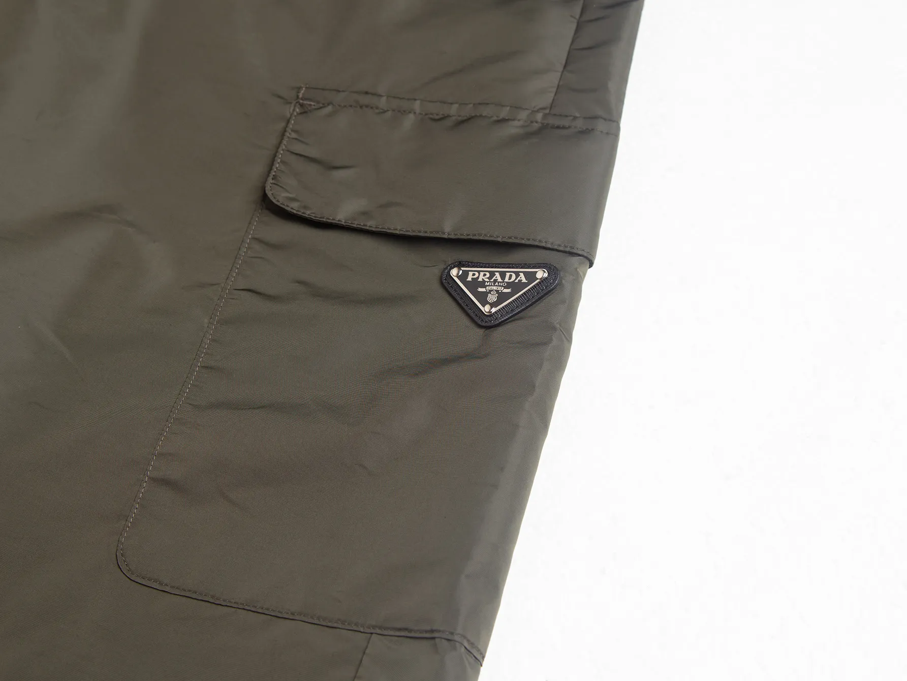 Logo-Appliquéd Re-Nylon Cargo Shorts D17015813 — view 4