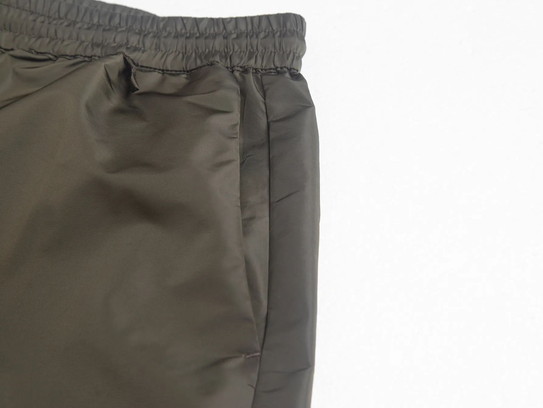 Logo-Appliquéd Re-Nylon Cargo Shorts D17015813 — view 5