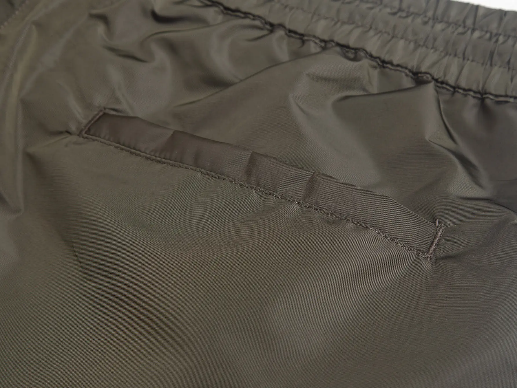 Logo-Appliquéd Re-Nylon Cargo Shorts D17015813 — view 7