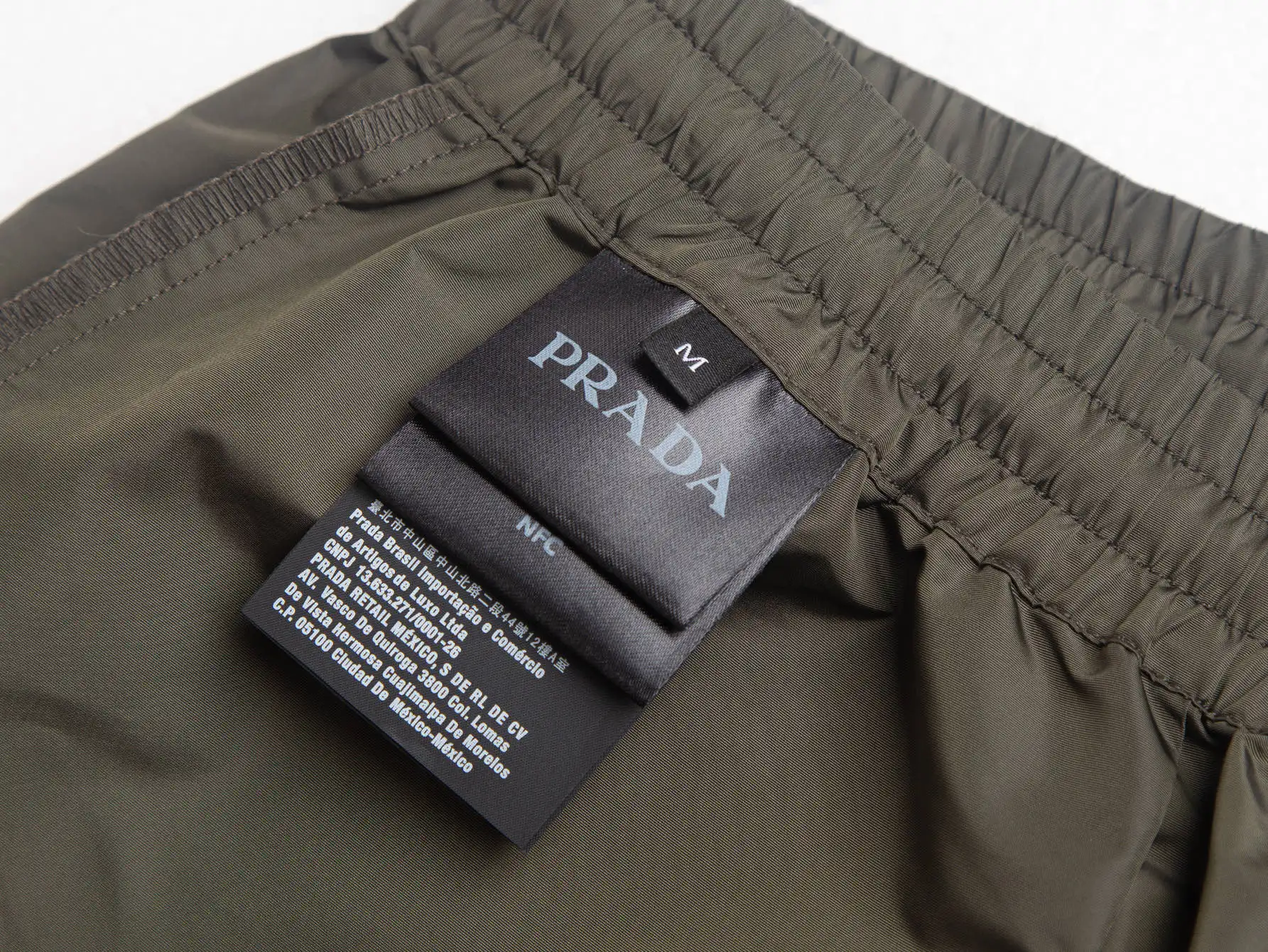 Logo-Appliquéd Re-Nylon Cargo Shorts D17015813 — view 10