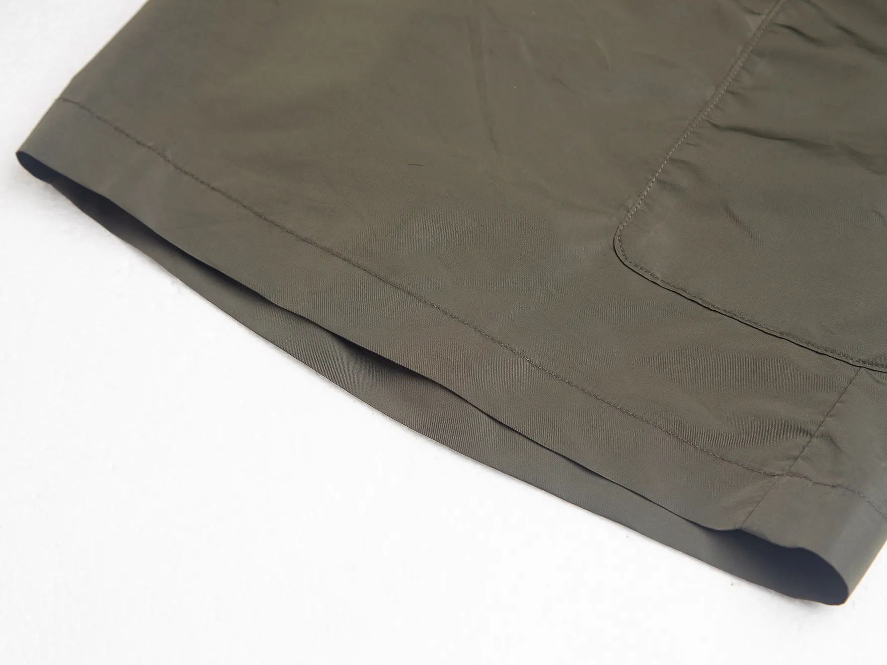 Logo-Appliquéd Re-Nylon Cargo Shorts D17015813 — view 11