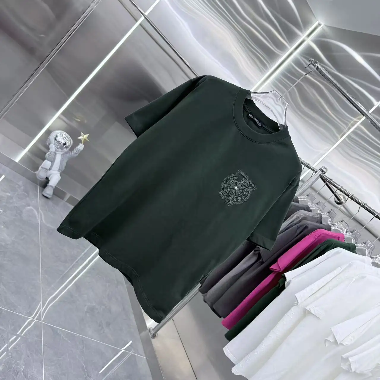 Embellished Horseshoe Logo T-Shirt D17513898 — view 2