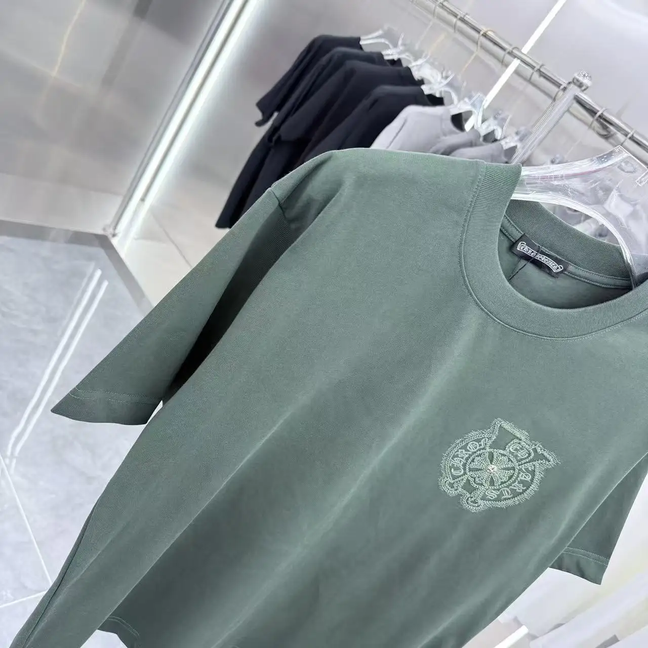 Embellished Horseshoe Logo T-Shirt D17513898 — view 4