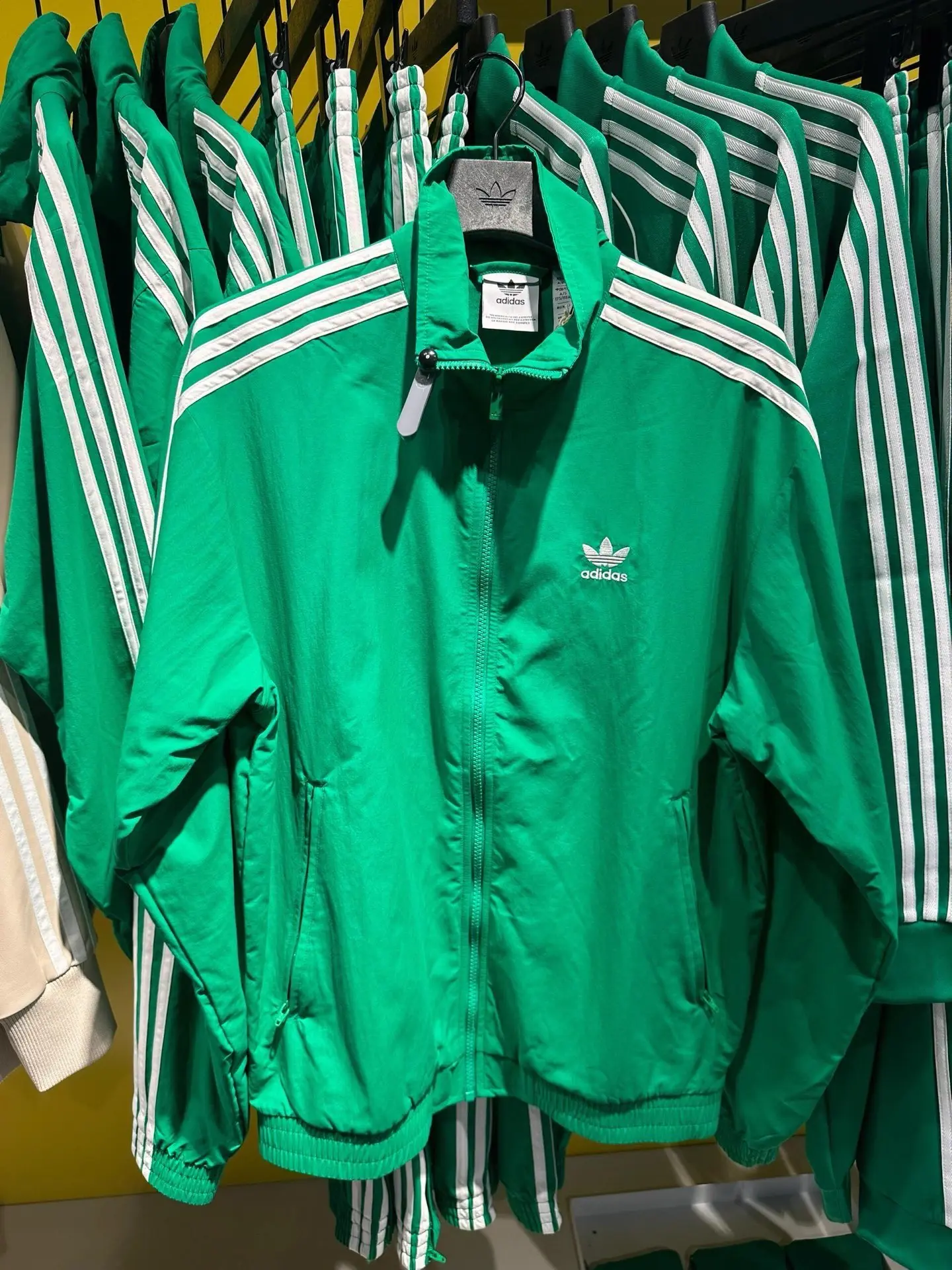 Adicolor Classics 3-Stripes Track Jacket D17514000 — view 3