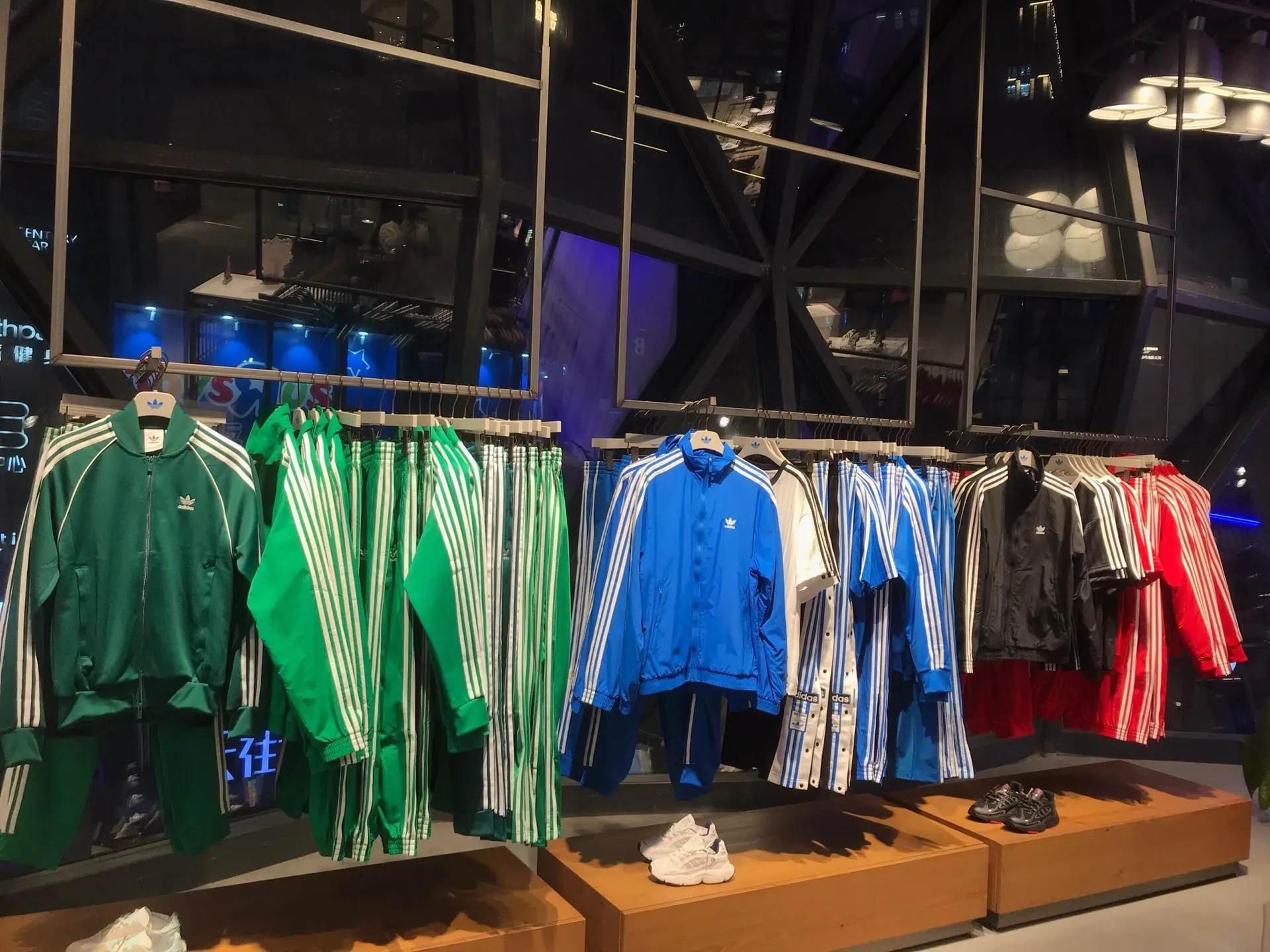 Adicolor Classics 3-Stripes Track Jacket D17514000 — view 6