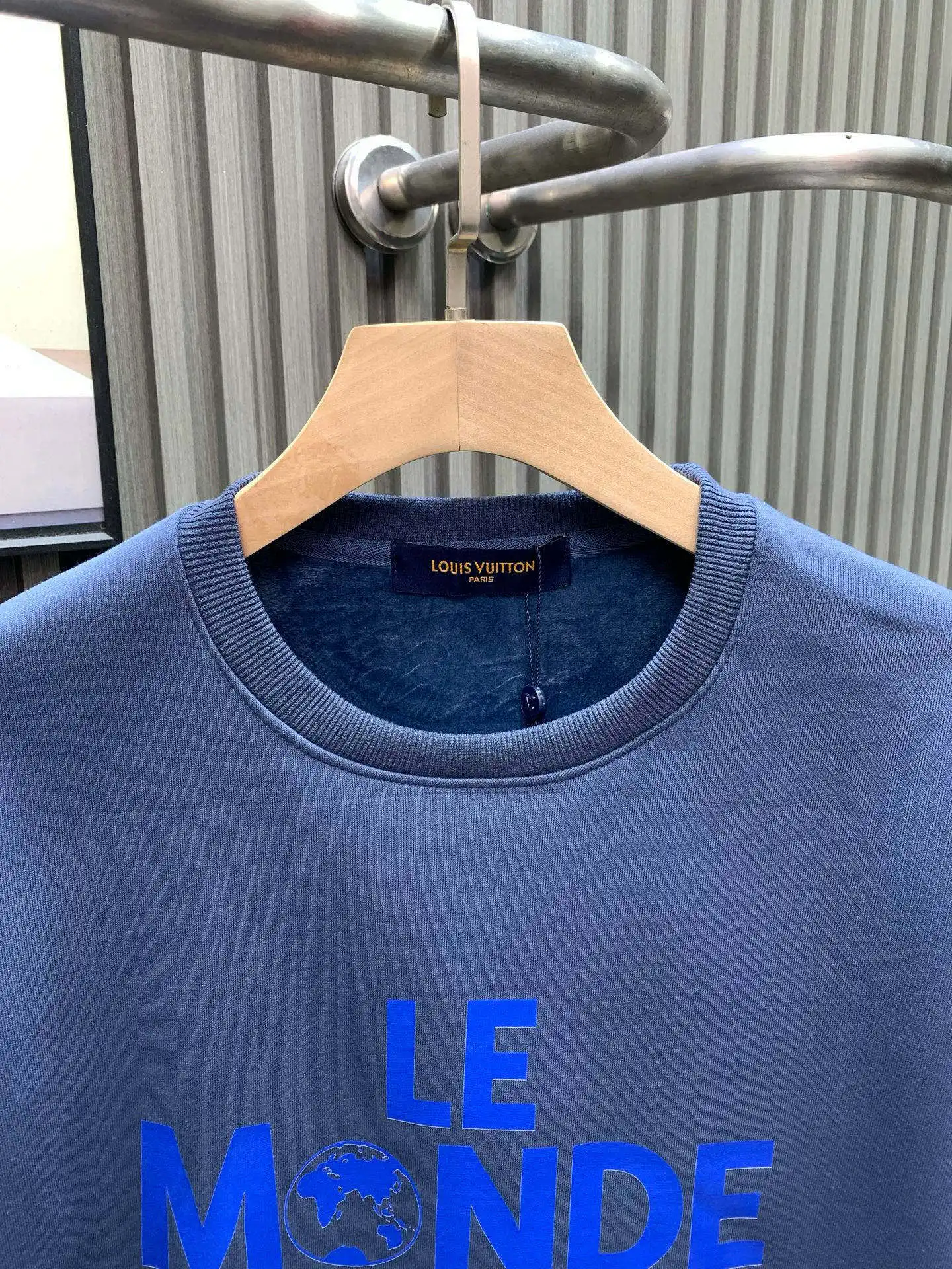 Le Monde Est À Vous Graphic Sweatshirt D17514126 — view 3