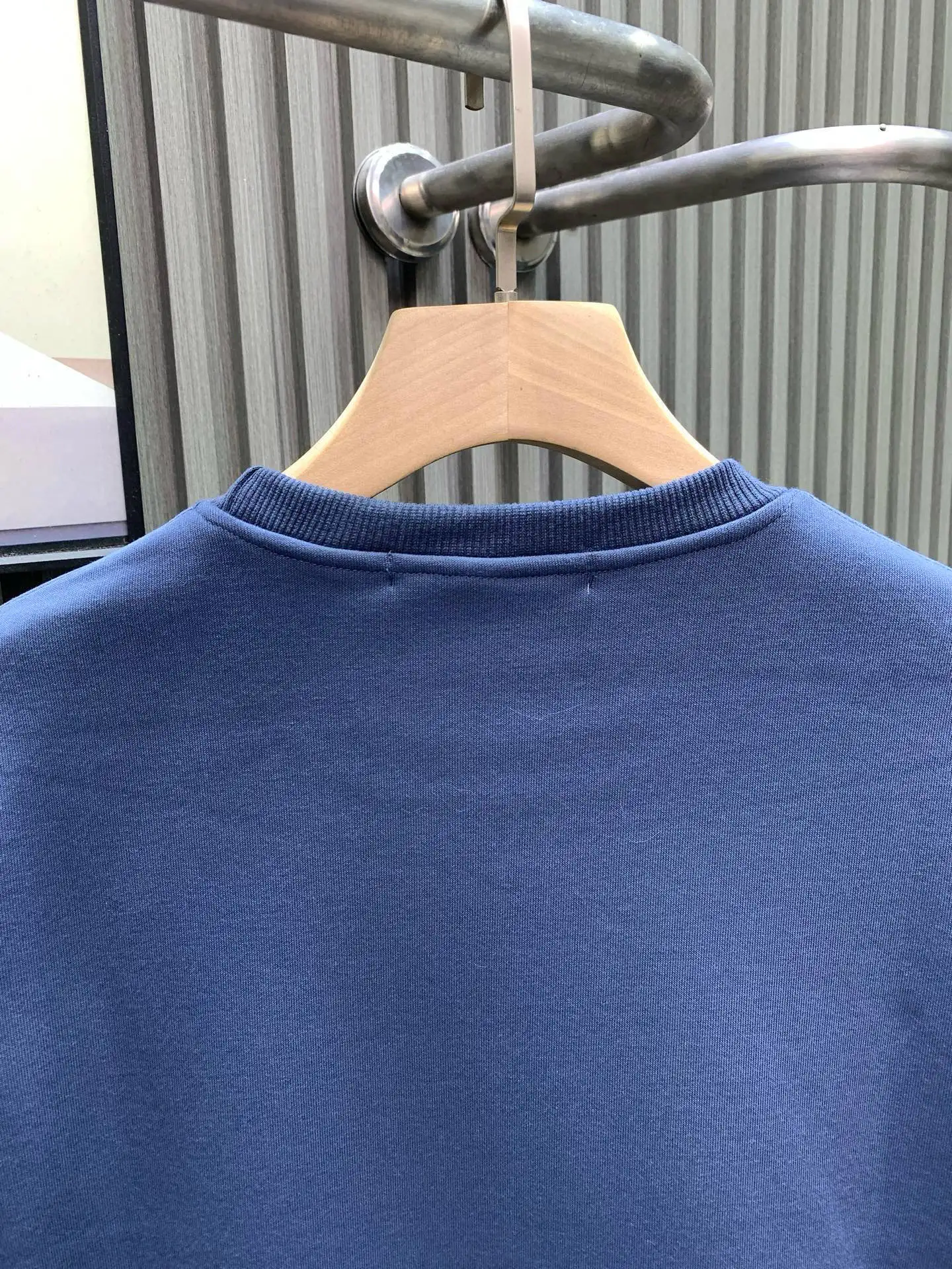 Le Monde Est À Vous Graphic Sweatshirt D17514126 — view 4