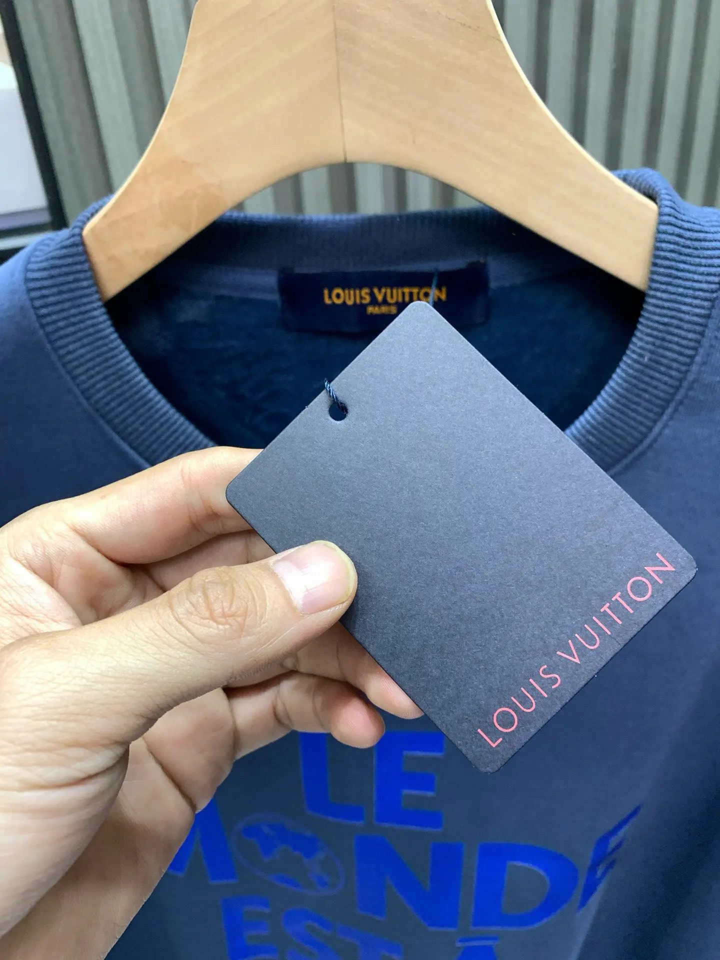 Le Monde Est À Vous Graphic Sweatshirt D17514126 — view 5