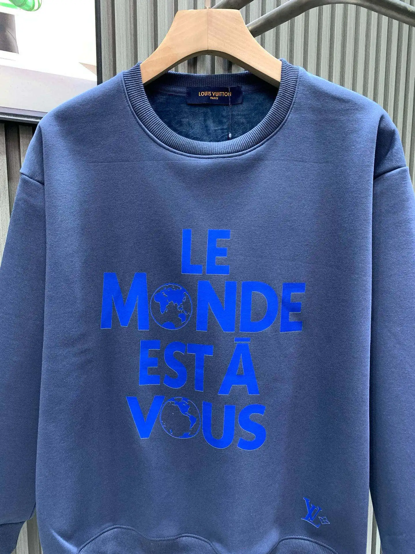 Le Monde Est À Vous Graphic Sweatshirt D17514126 — view 6
