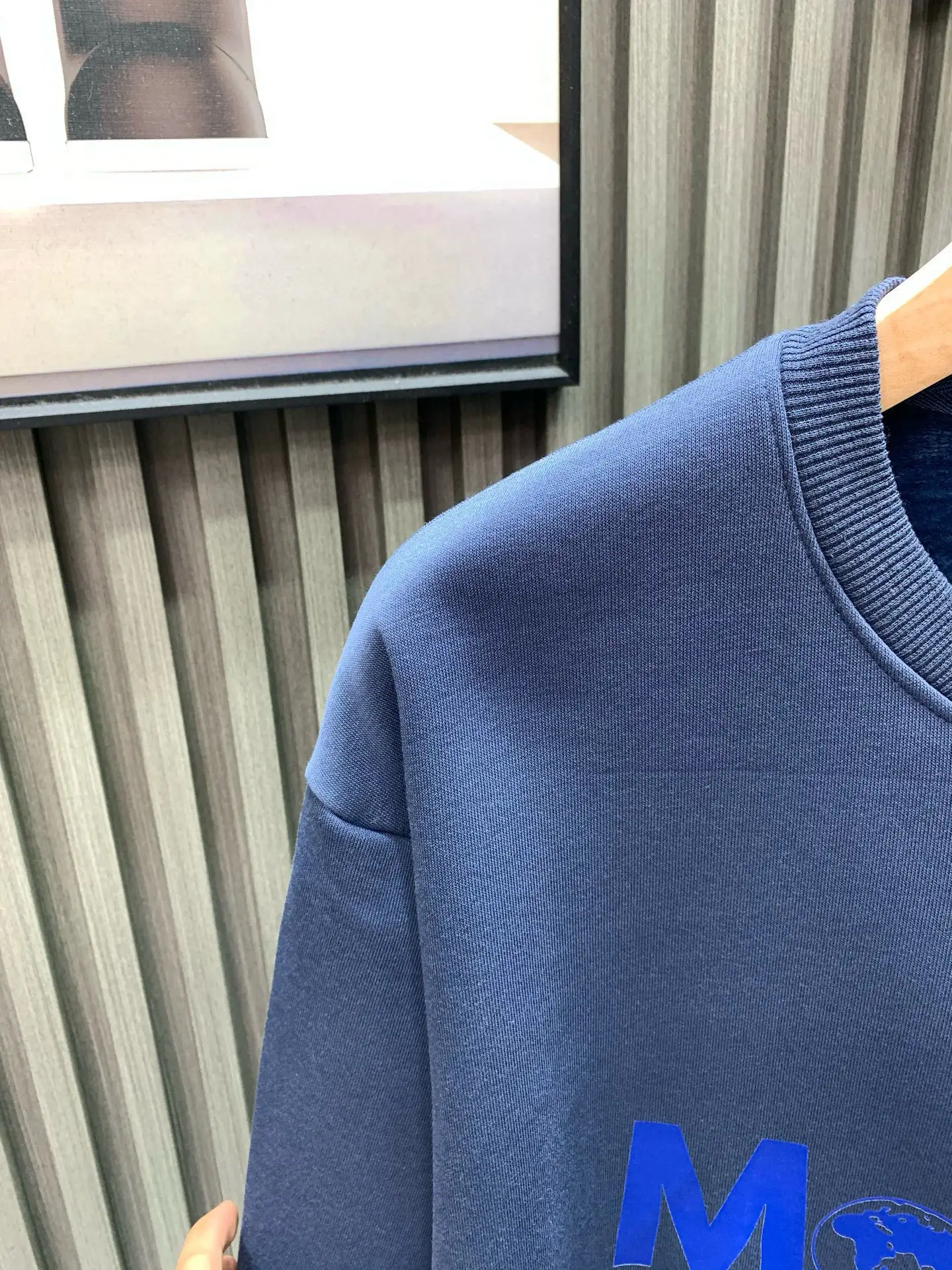 Le Monde Est À Vous Graphic Sweatshirt D17514126 — view 7