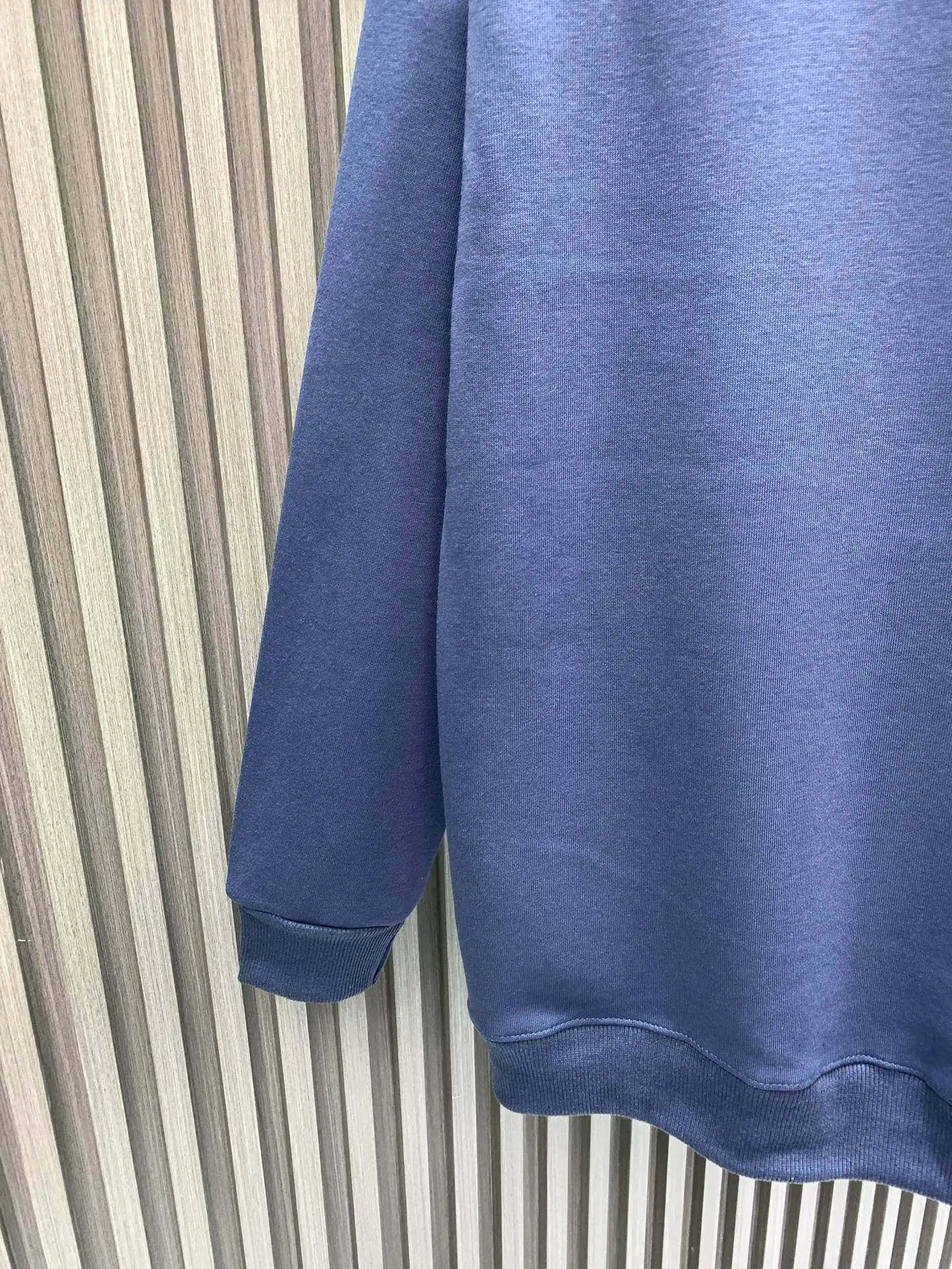 Le Monde Est À Vous Graphic Sweatshirt D17514126 — view 8