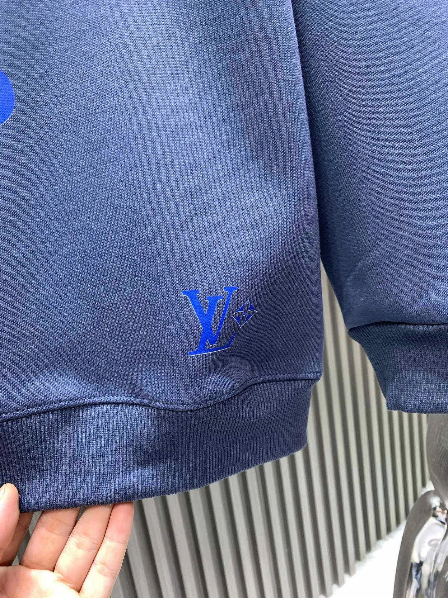 Le Monde Est À Vous Graphic Sweatshirt D17514126 — view 9