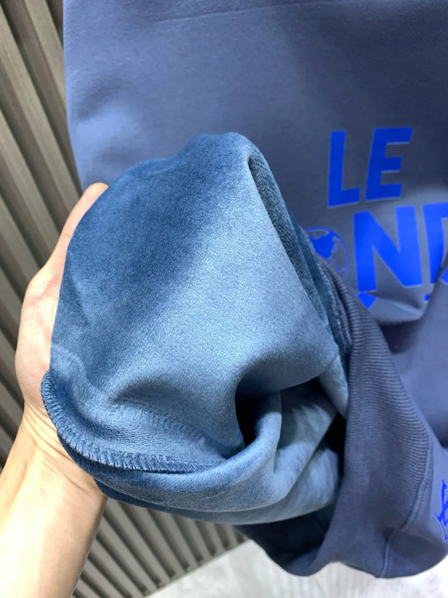 Le Monde Est À Vous Graphic Sweatshirt D17514126 — view 10
