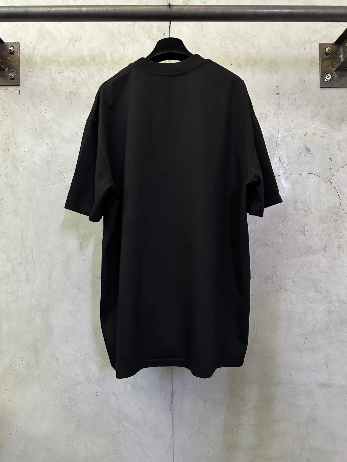 Cursive Logo Flocked Cotton T-Shirt D17511562 — view 2