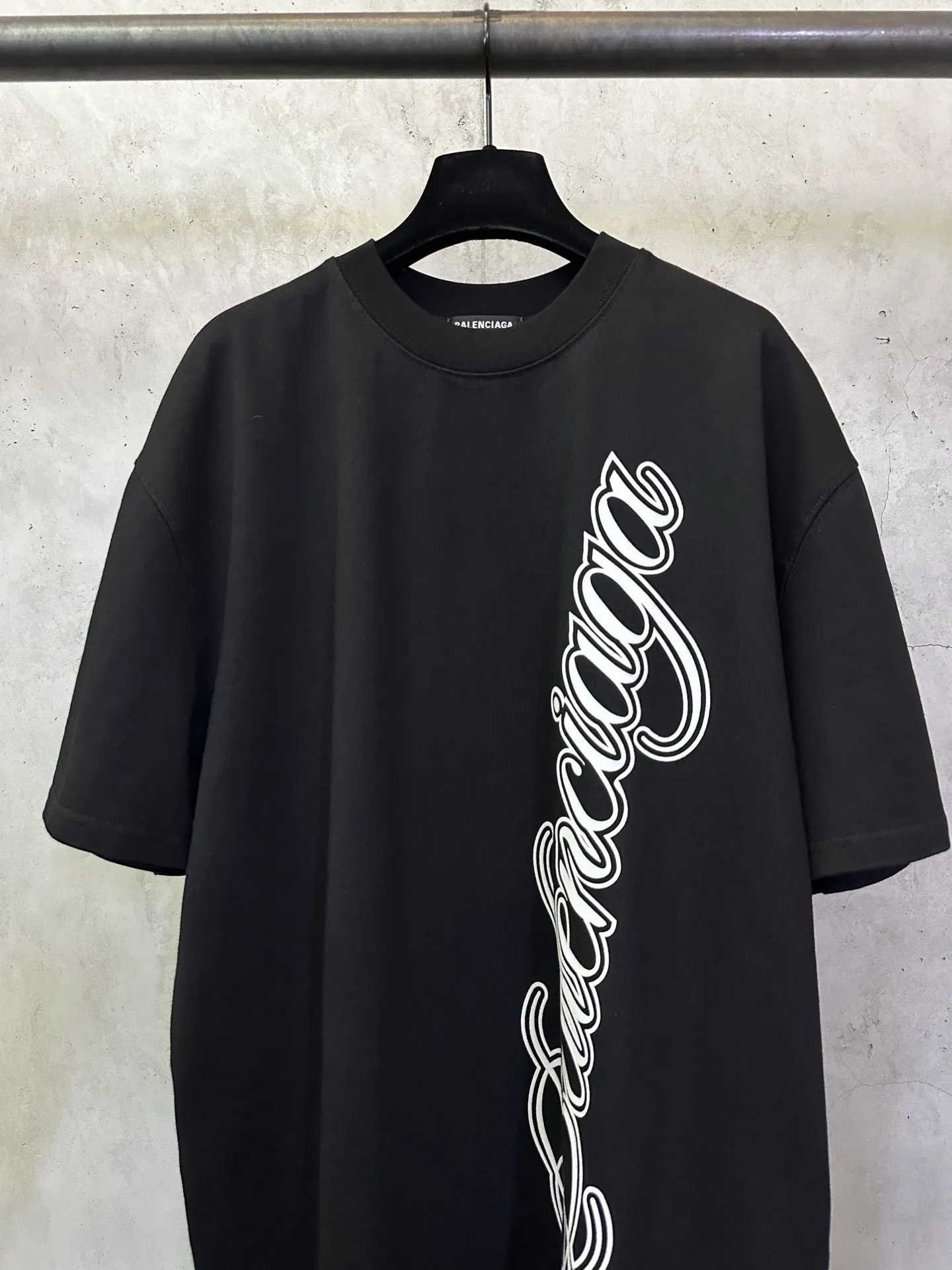 Cursive Logo Flocked Cotton T-Shirt D17511562 — view 3
