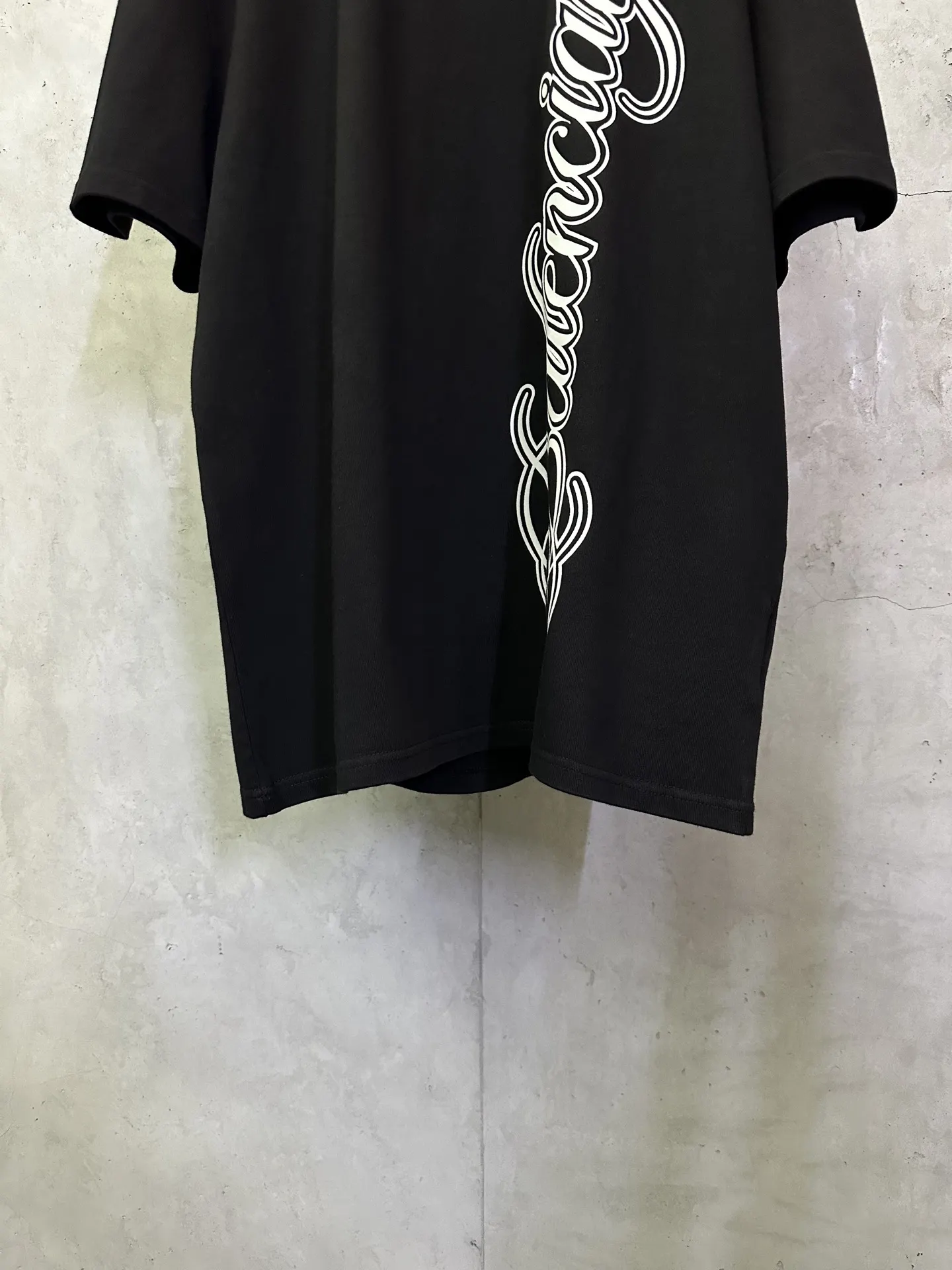 Cursive Logo Flocked Cotton T-Shirt D17511562 — view 4