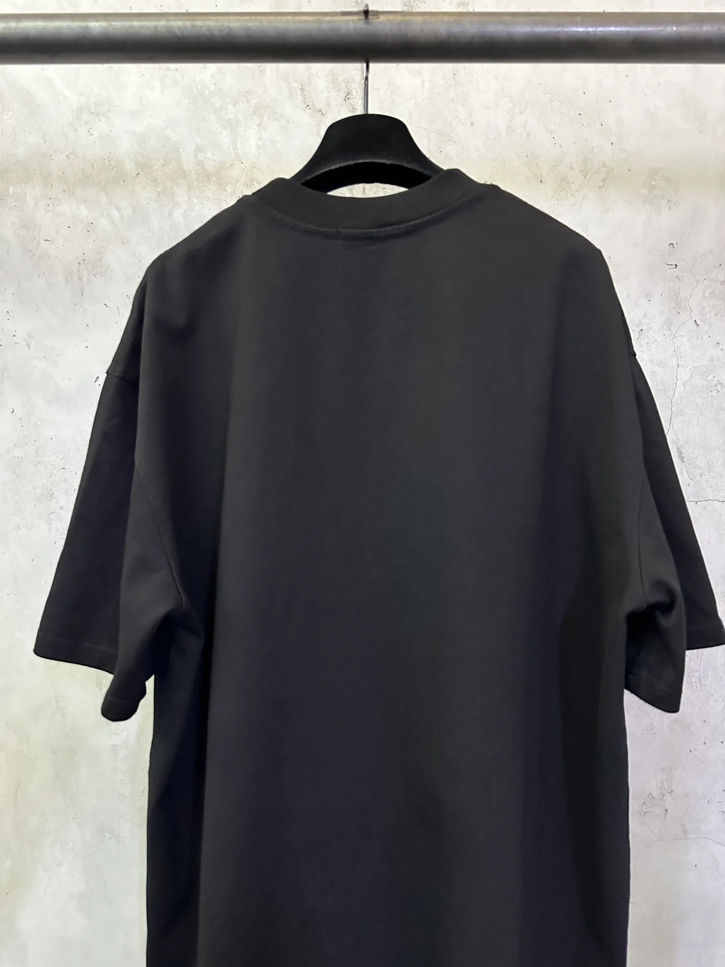 Cursive Logo Flocked Cotton T-Shirt D17511562 — view 5
