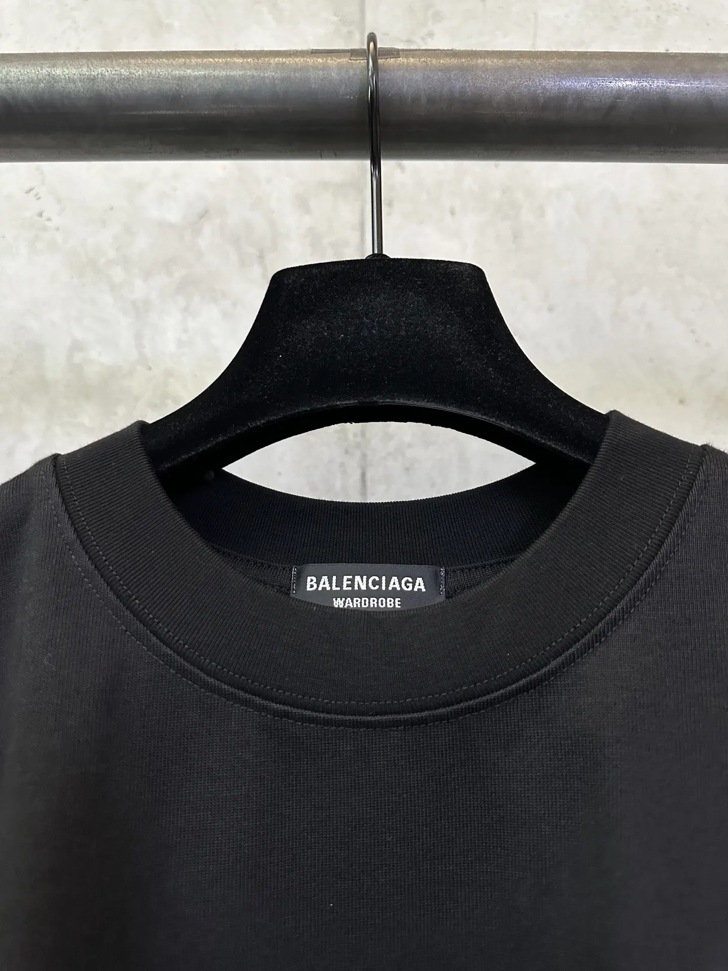 Cursive Logo Flocked Cotton T-Shirt D17511562 — view 7