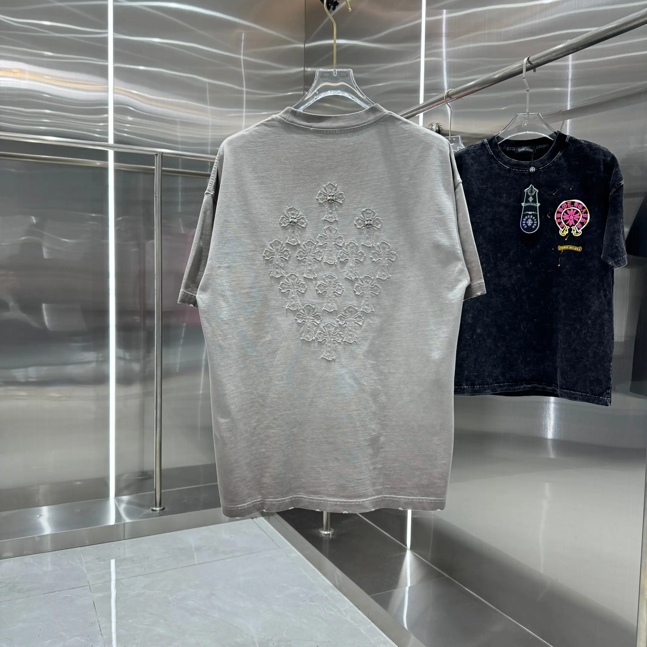 Embroidered Patch Acid-Wash T-Shirt D18013828 — view 2