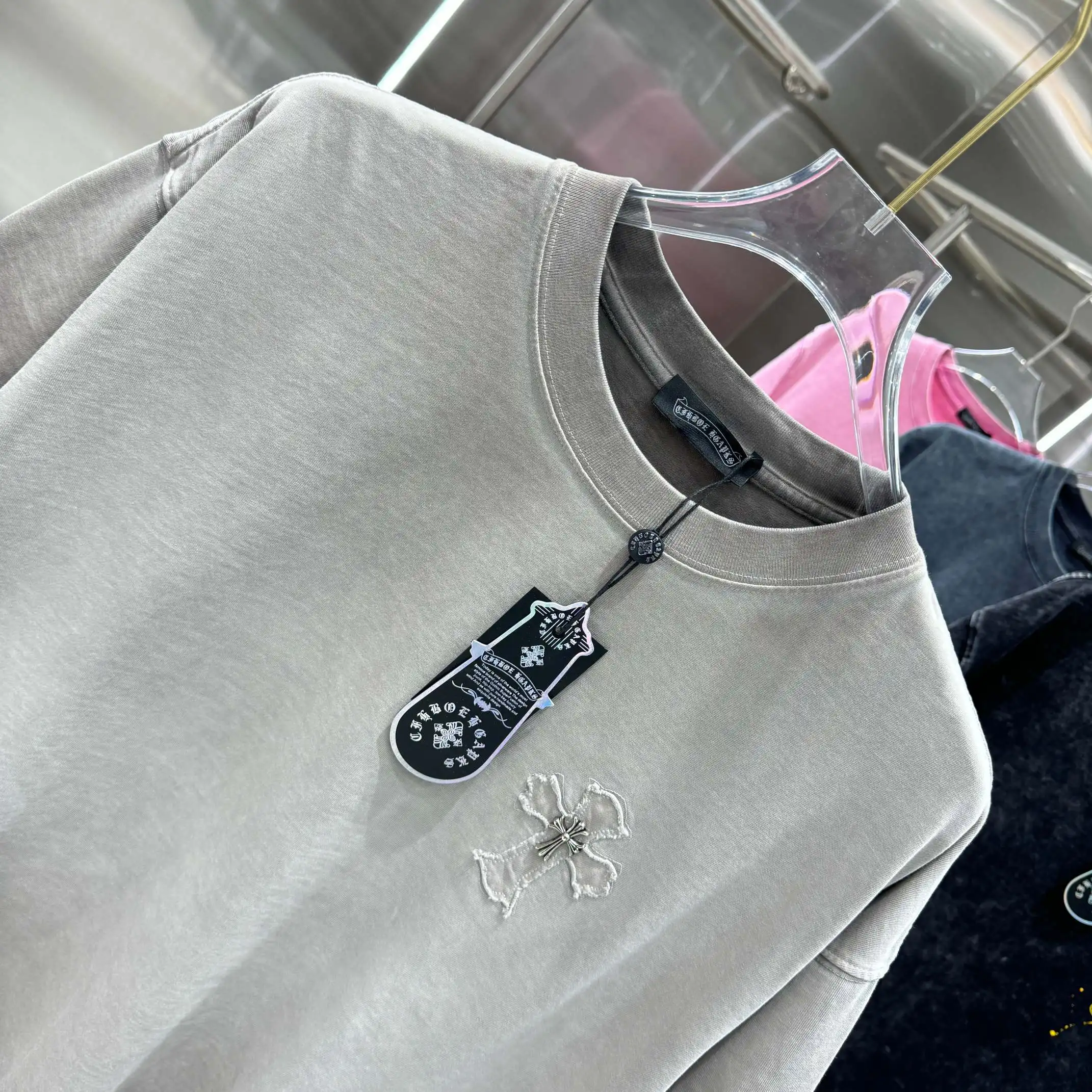Embroidered Patch Acid-Wash T-Shirt D18013828 — view 4