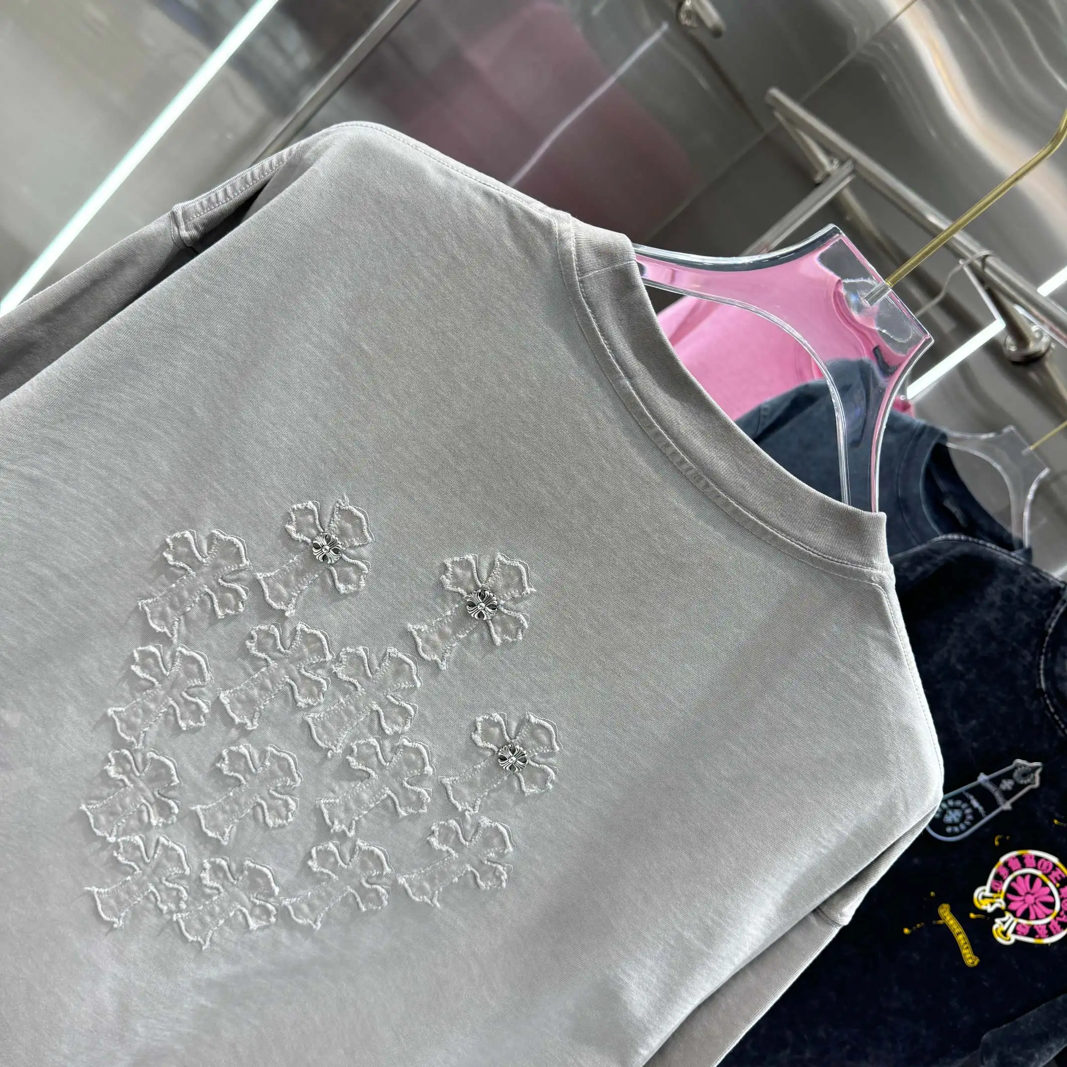 Embroidered Patch Acid-Wash T-Shirt D18013828 — view 5