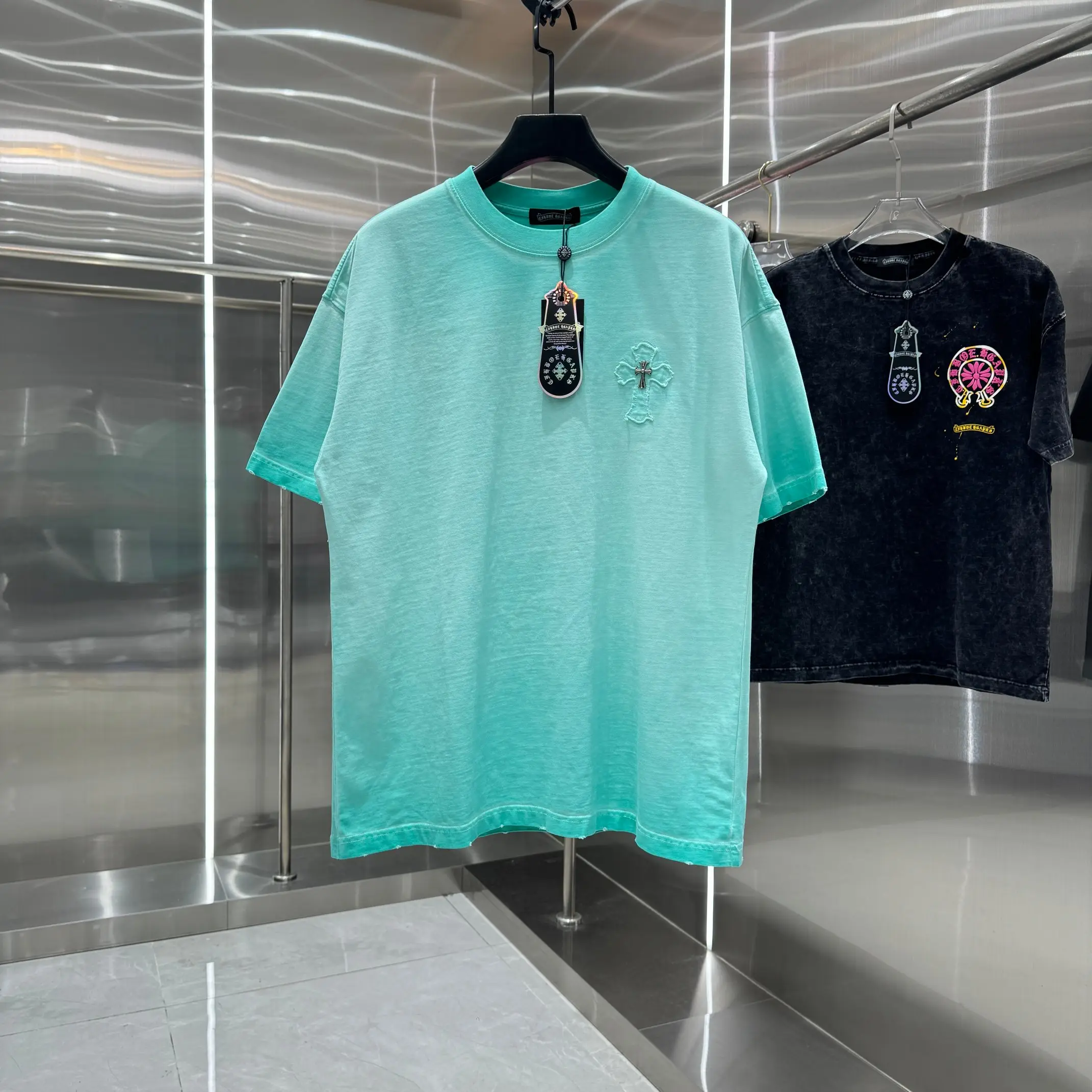 Acid-Wash Embroidered Patch T-Shirt D18013830