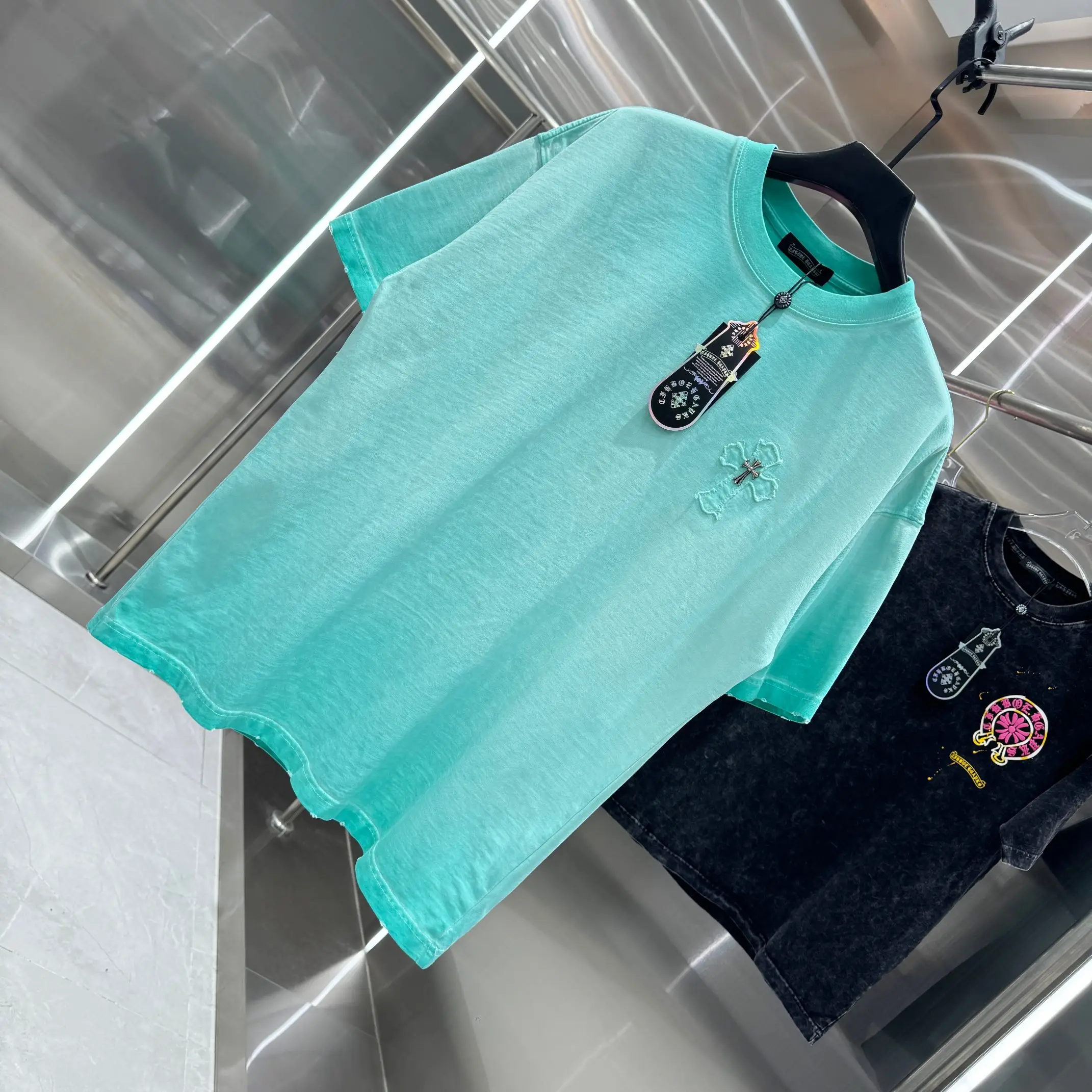 Acid-Wash Embroidered Patch T-Shirt D18013830 — view 3