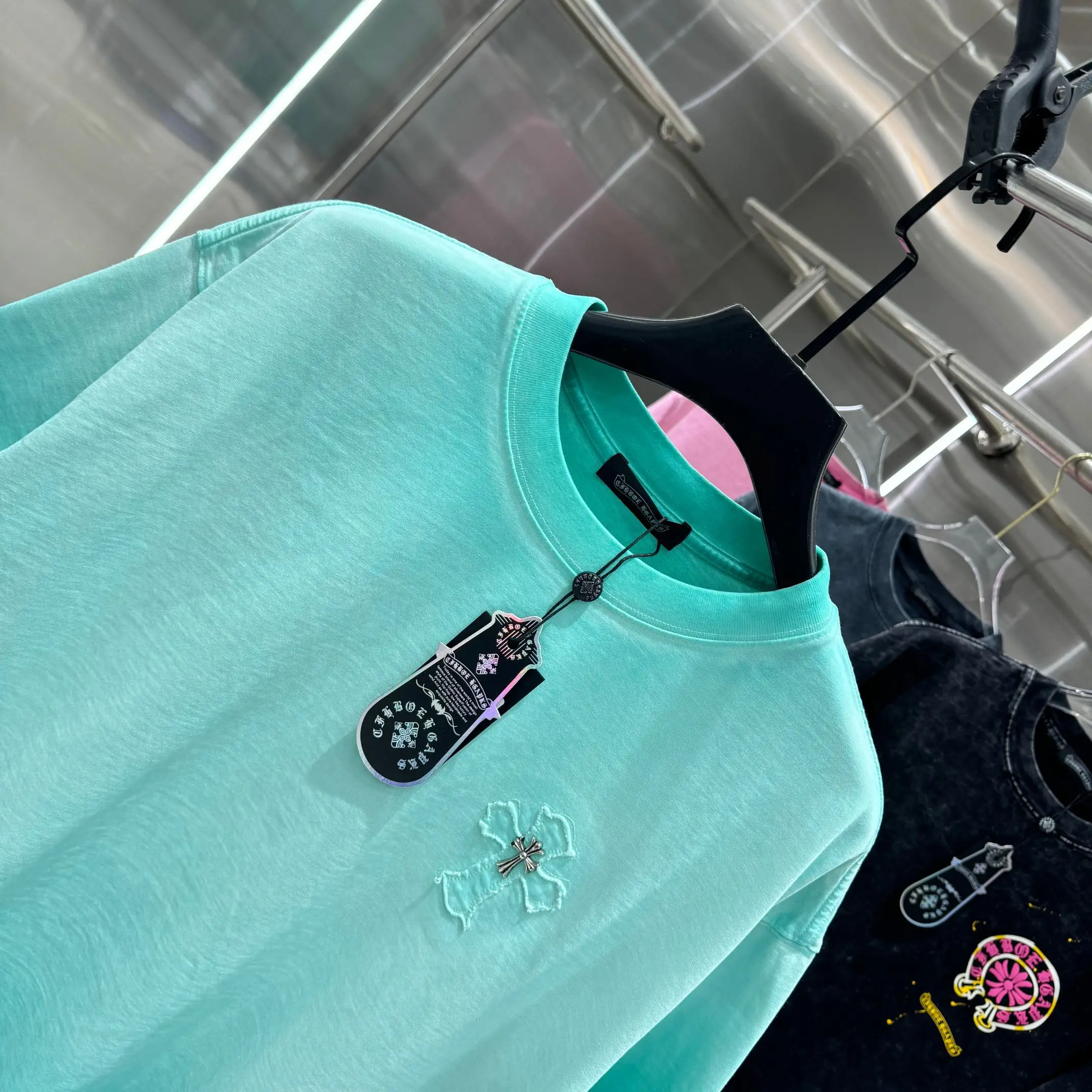 Acid-Wash Embroidered Patch T-Shirt D18013830 — view 4
