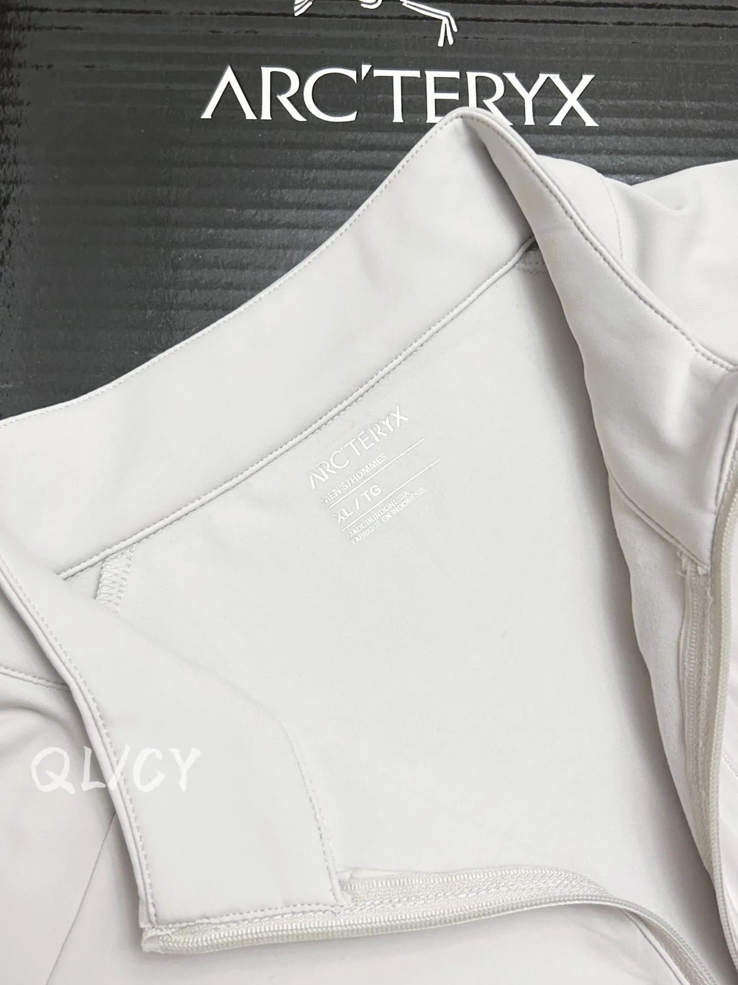Delta Zip-Neck Fleece Sweatshirt D18019682 — view 3