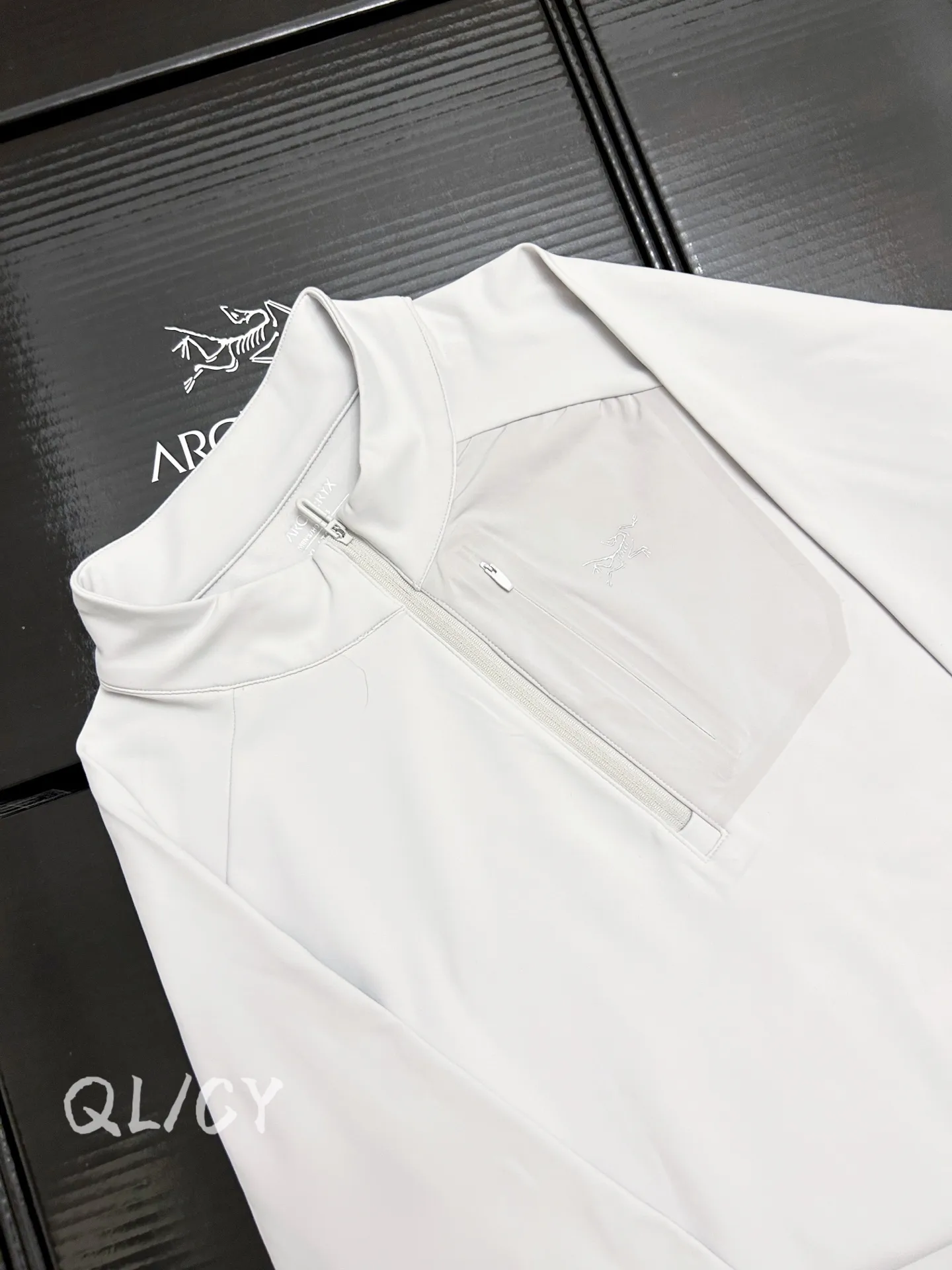 Delta Zip-Neck Fleece Sweatshirt D18019682 — view 4